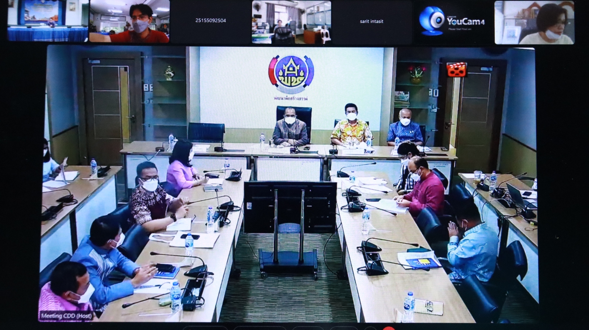 พช.สกลนคร : ร่วมรับการตรวจราชการของผู้ตรวจราชการกรมการพัฒนาชุมชน กระทรวงมหาดไทย และร่วมประชุมติดตามการขับเคลื่อนการดำเนินงานขจัดความยากจนและพัฒนาคนทุกช่วงวัยอย่างยั่งยืน ตามหลักปรัชญาของเศรษฐกิจพอเพียงในระดับพื้นที่