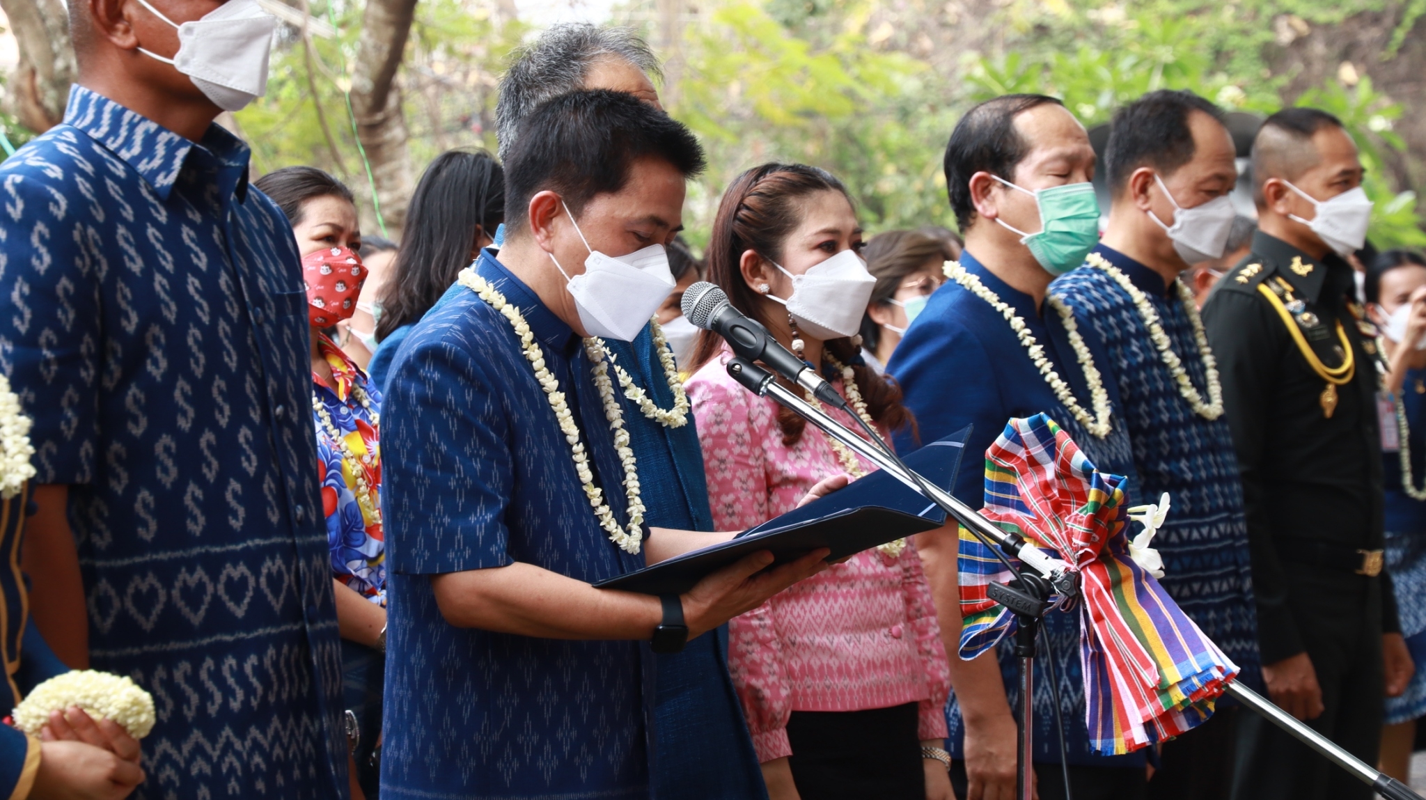 จังหวัดสกลนคร จัดสรงน้ำพระพุทธรูปและรดน้ำขอพร เนื่องในเทศกาลวันสงกรานต์ ปี 2565