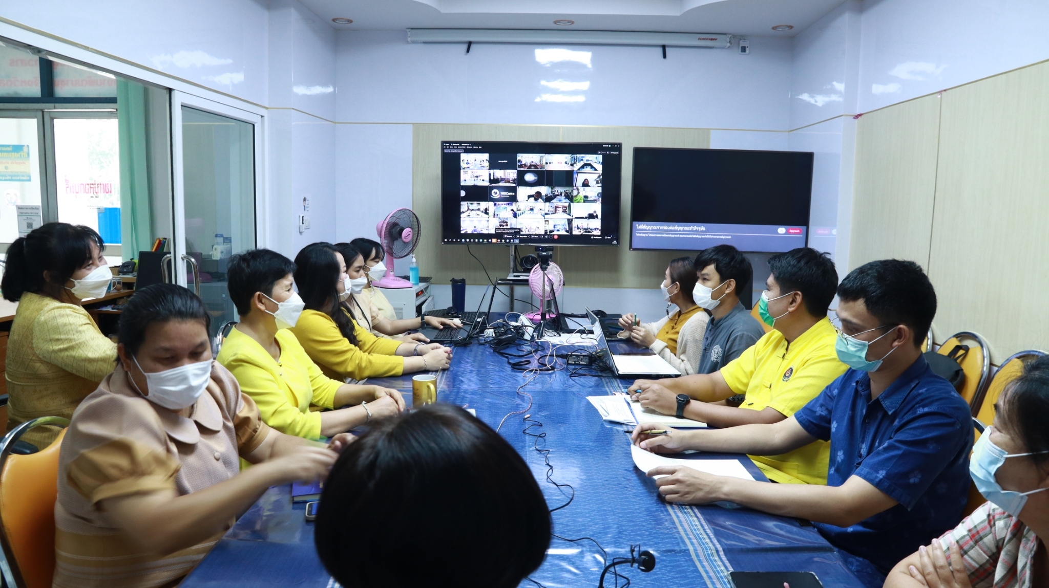 พช.สกลนคร : ร่วมประชุมซักซ้อมการดำเนินงานขจัดความยากจนและพัฒนาคนทุกช่วงวัยอย่างยั่งยืนตามหลักปรัชญาของเศรษฐกิจพอเพียง