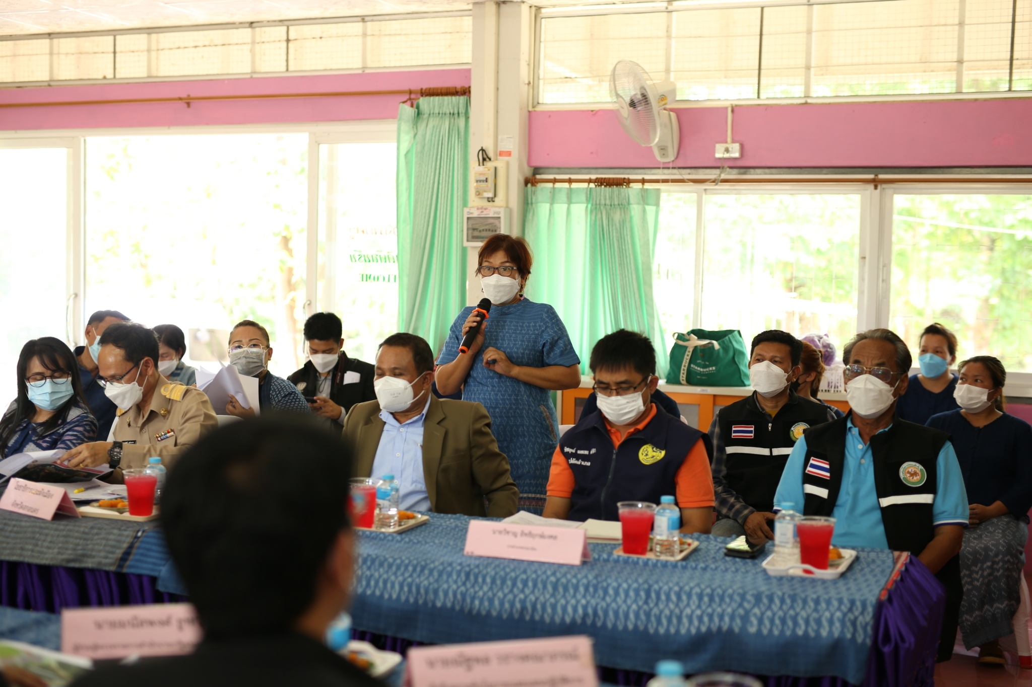 คณะทำงานกลั่นกรองแผนงาน/โครงการ สำหรับรองนายกรัฐมนตรี (นายอนุทิน ชาญวีรกูล) : สำรวจความเหมาะสมและความพร้อมของโครงการเพิ่มศักยภาพศูนย์เรียนรู้ผ้าย้อมครามบ้านดอนกอย “วิชชาลัยดอนกอย” วิถีแห่งการพัฒนาที่ยั่งยืน