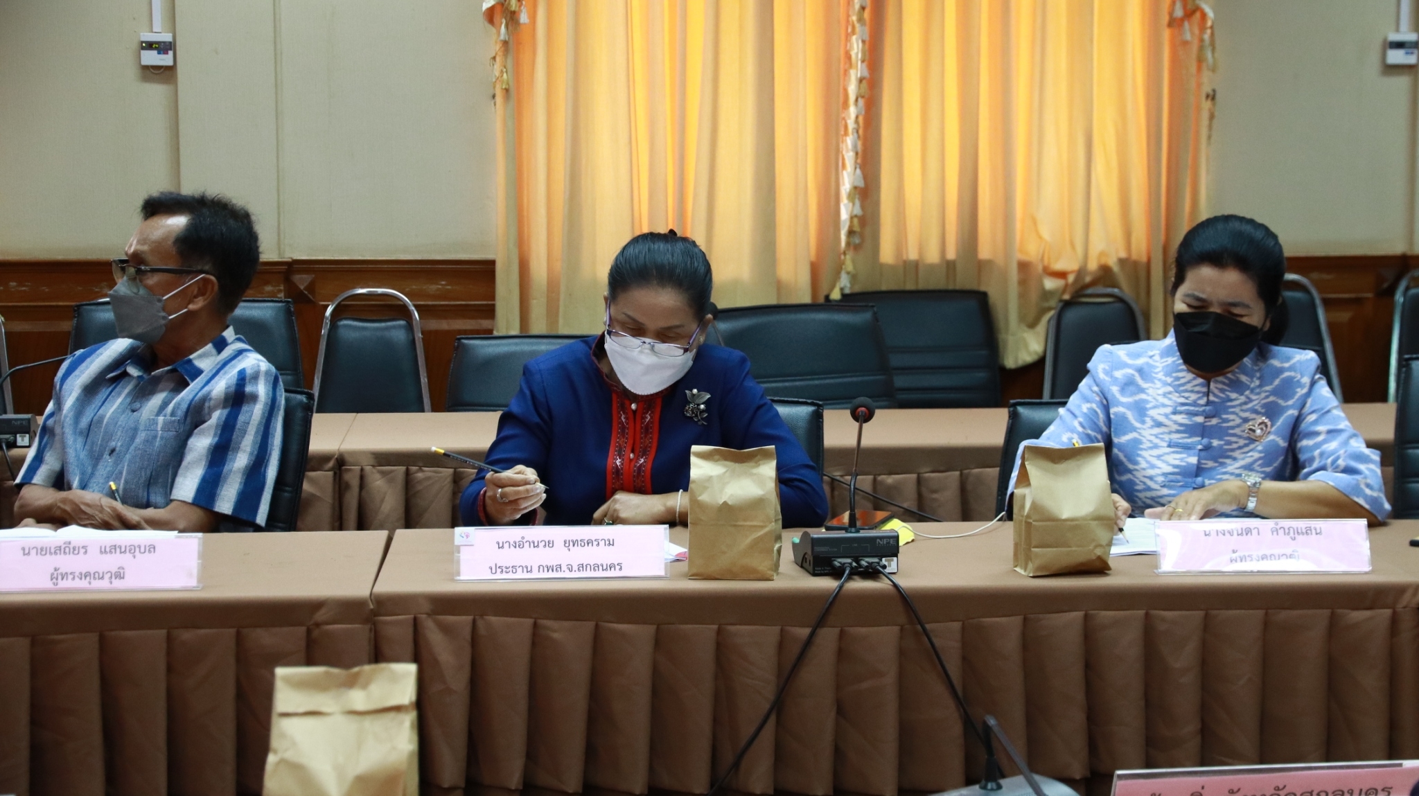 จังหวัดสกลนคร : จัดประชุมคณะอนุกรรมการบริหารกองทุนพัฒนาบทบาทสตรีจังหวัดสกลนคร ครั้งที่ 3/2565