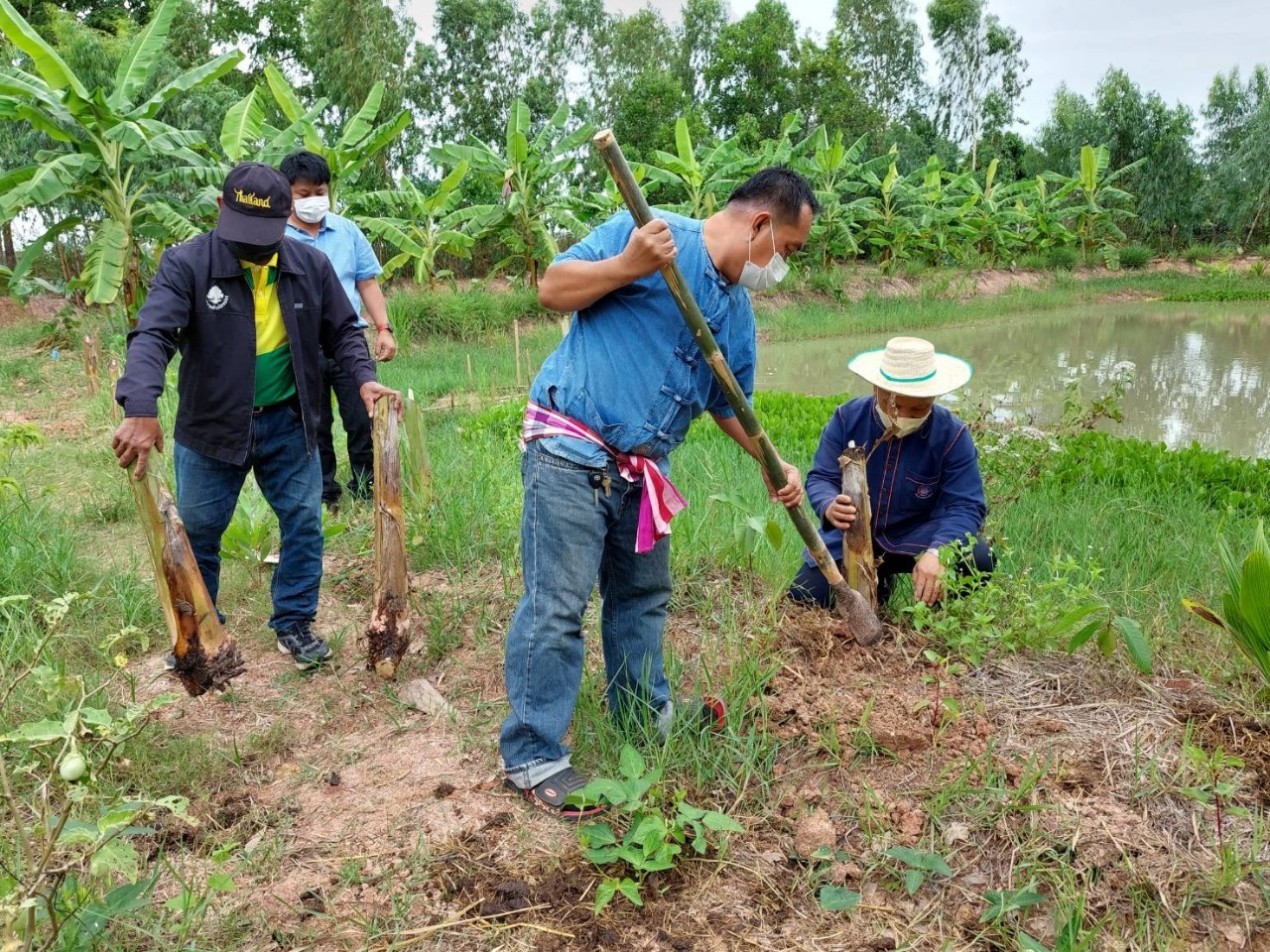 พจ.สกลนคร : เอามื้อสามัคคี “โคก หนองนา โมเดล”