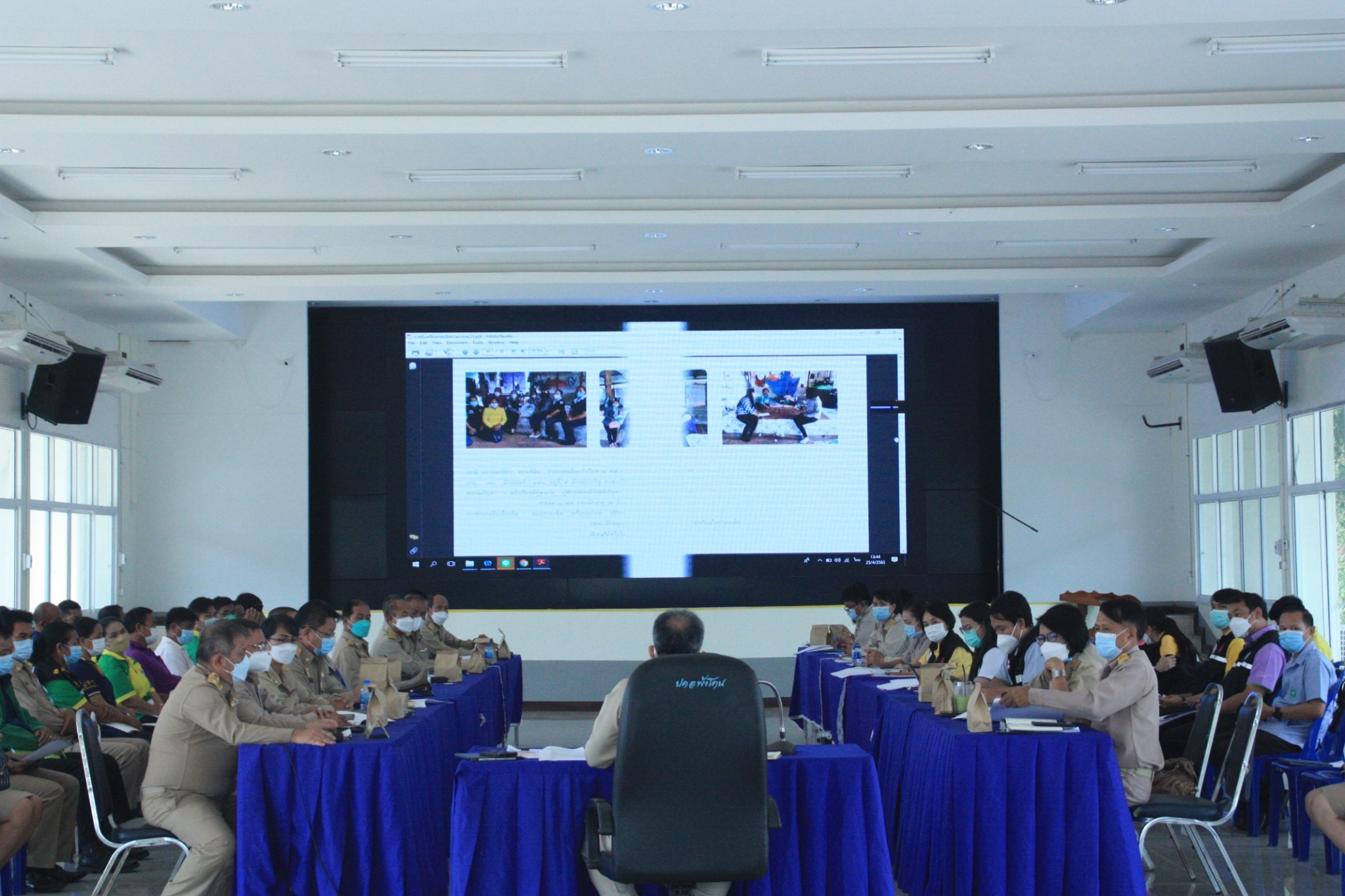 จังหวัดสกลนคร : ขับเคลื่อนงานขจัดความยากจนและพัฒนาคนทุกช่วงวัยอย่างยั่งยืนตามหลักปรัชญาของเศรษฐกิจพอเพียง