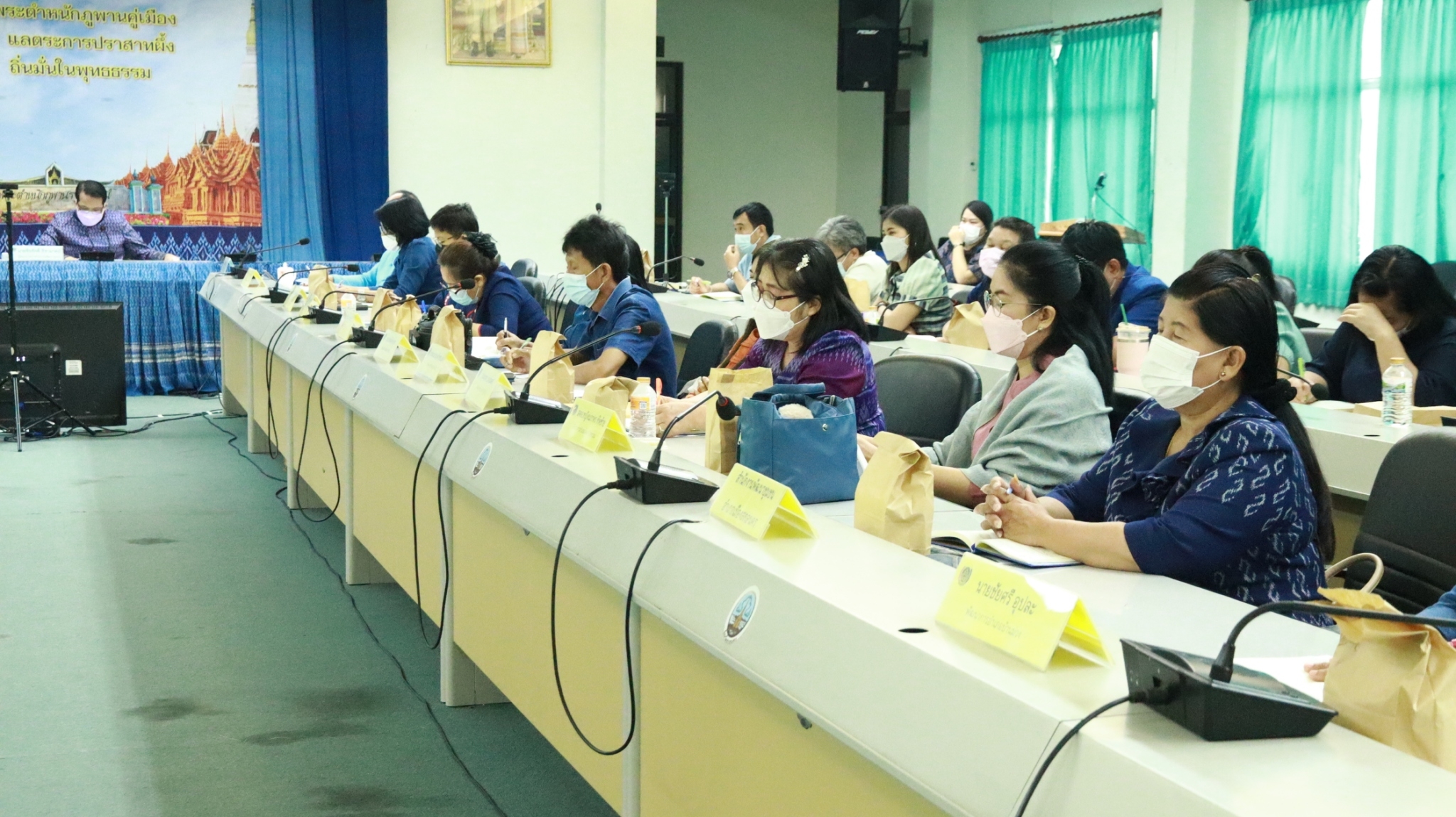 พช.สกลนคร : ร่วมรับการตรวจราชการของผู้ตรวจราชการกรมการพัฒนาชุมชน กระทรวงมหาดไทย และร่วมประชุมติดตามการขับเคลื่อนการดำเนินงานขจัดความยากจนและพัฒนาคนทุกช่วงวัยอย่างยั่งยืน ตามหลักปรัชญาของเศรษฐกิจพอเพียงในระดับพื้นที่