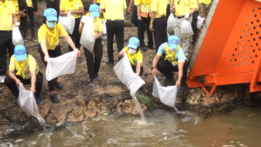 พช.สกลนคร : ผู้ว่าฯ จุรีรัตน์ นำจิตอาสาพัฒนาพื้นที่ เนื่องในวันจักรี และในโอกาสวันคล้ายวันพระราชสมภพสมเด็จพระกนิษฐาธิราชเจ้า กรมสมเด็จพระเทพรัตนราชสุดา ฯ สยามบรมราชกุมารี