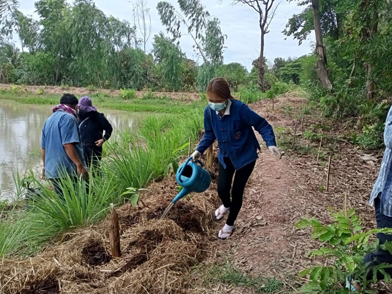 พจ.สกลนคร : เอามื้อสามัคคี “โคก หนองนา โมเดล”
