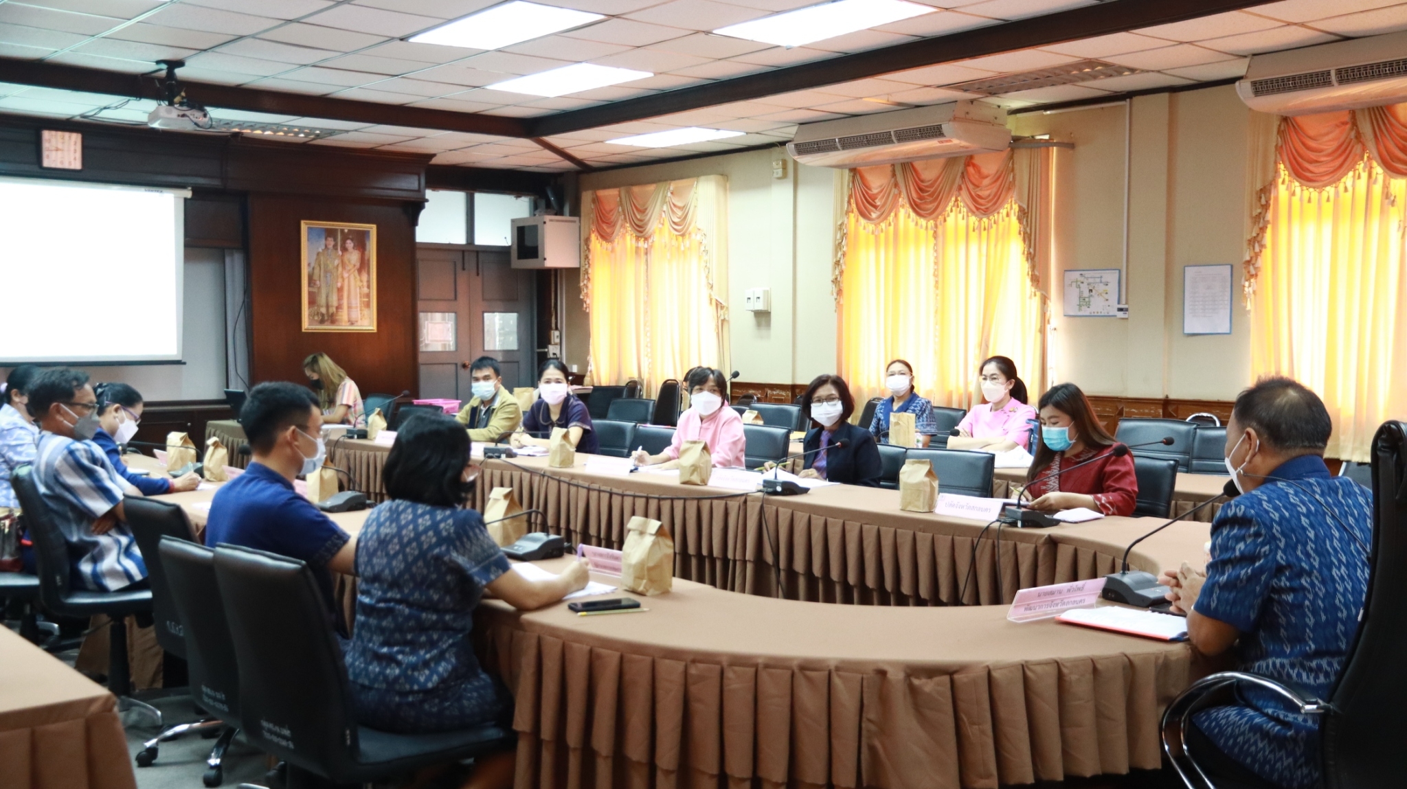 จังหวัดสกลนคร : จัดประชุมคณะอนุกรรมการบริหารกองทุนพัฒนาบทบาทสตรีจังหวัดสกลนคร ครั้งที่ 3/2565