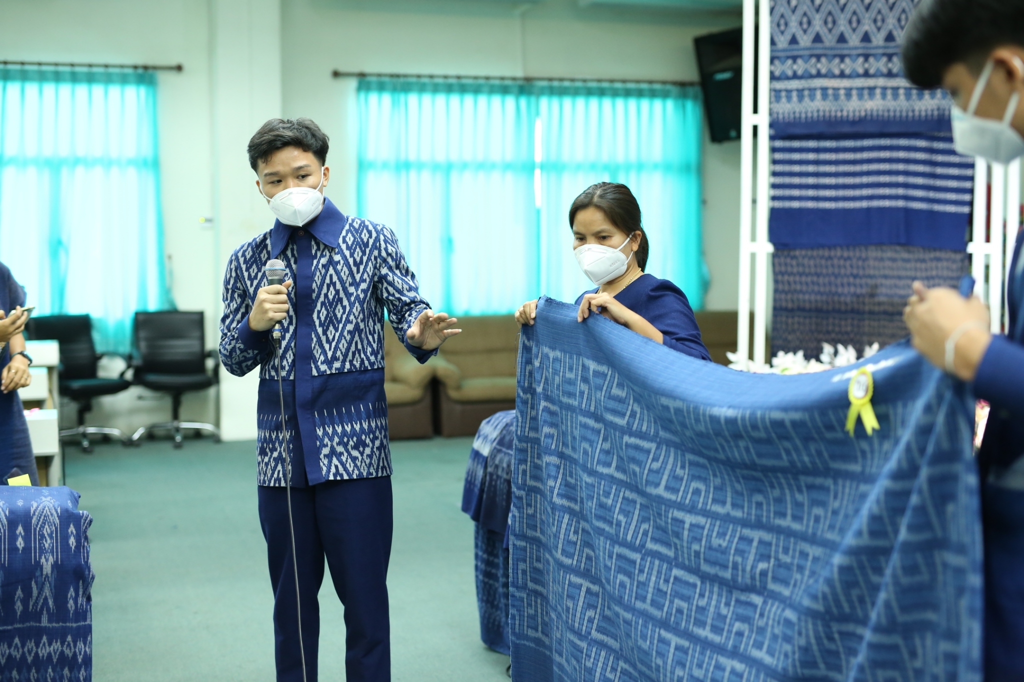 จังหวัดสกลนคร : จัดประกวดลายผ้าย้อมครามประจำจังหวัดสกลนคร “สืบสาน อนุรักษ์ศิลป์ผ้าถิ่นไทย ดำรงไว้ในแผ่นดิน” ประจำปี 2565