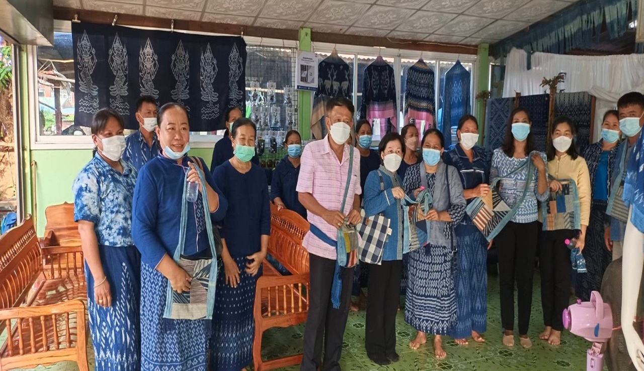 พช.สกลนคร : ดำเนินการ คัดสรรหมู่บ้านเศรษฐกิจพอเพียง”อยู่เย็น เป็นสุข” กิจกรรมพัฒนาชุมชนดีเด่น และกิจกรรมเชิดชูเกียรติ  “คนกองทุนพัฒนาบทบาทสตรี” ดีเด่น ประจำปี 2565