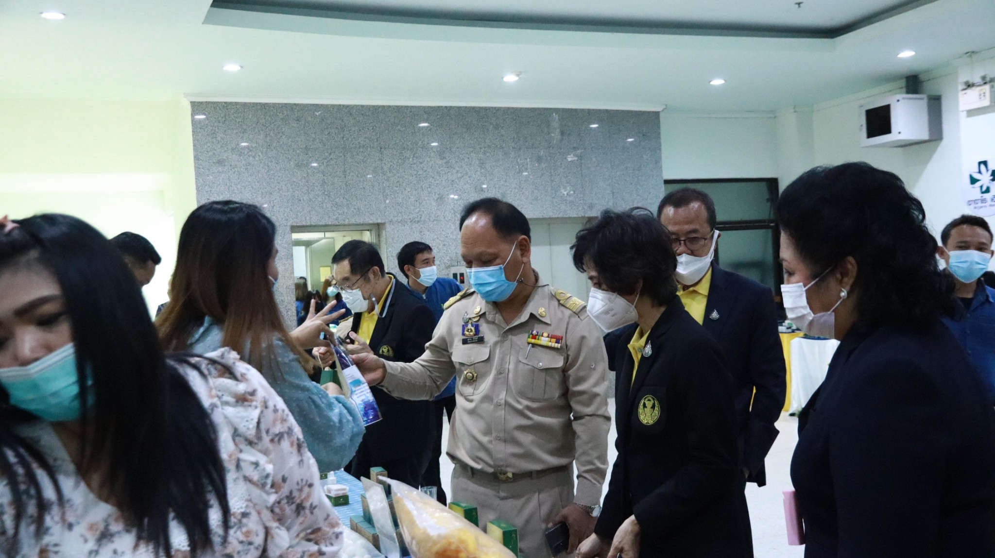 จังหวัดสกลนคร : ต้อนรับคณะอนุกรรมาธิการการลงทุนและเศรษฐกิจฐานราก ในคณะกรรมาธิการการพาณิชย์และการอุตสาหกรรม วุฒิสภา