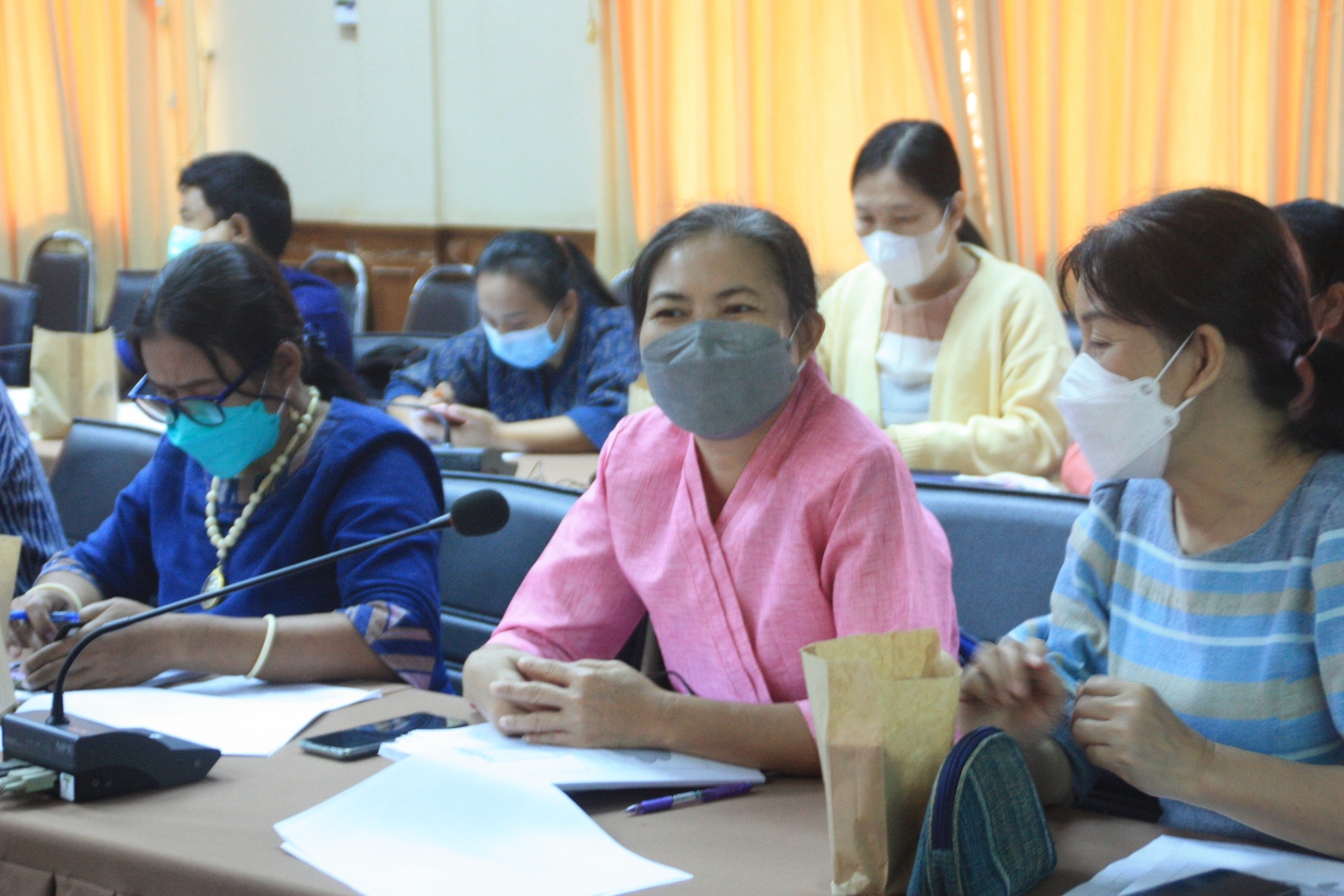 พช.สกลนคร : จัดประชุมเชิงปฏิบัติการพัฒนาระบบบริหารจัดการกองทุนและการประเมินผลทุนหมุนเวียนกองทุนพัฒนาบทบาทสตรี ประจำปี 2565