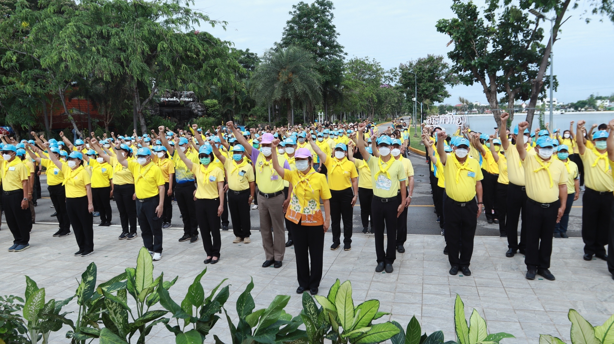 จังหวัดสกลนคร : จัดพิธีลงนามถวายพระพรชัยมงคล และกิจกรรมจิตอาสาพัฒนา เนื่องในโอกาสวันฉัตรมงคล 4 พฤษภาคม 2565