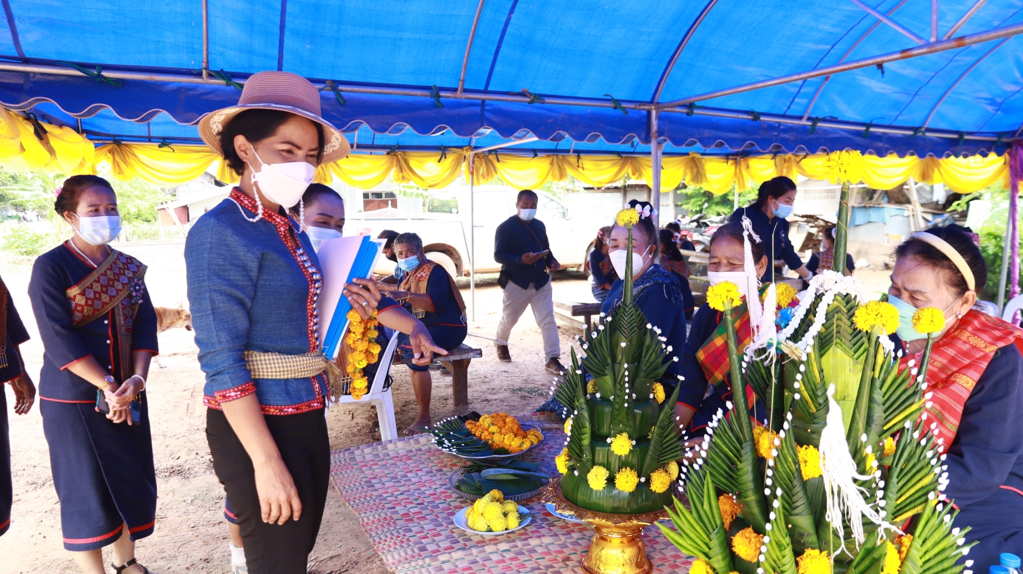 พช.สกลนคร : ดำเนินการ คัดสรรหมู่บ้านเศรษฐกิจพอเพียง”อยู่เย็น เป็นสุข” กิจกรรมพัฒนาชุมชนดีเด่น และกิจกรรมเชิดชูเกียรติ  “คนกองทุนพัฒนาบทบาทสตรี” ดีเด่น ประจำปี 2565