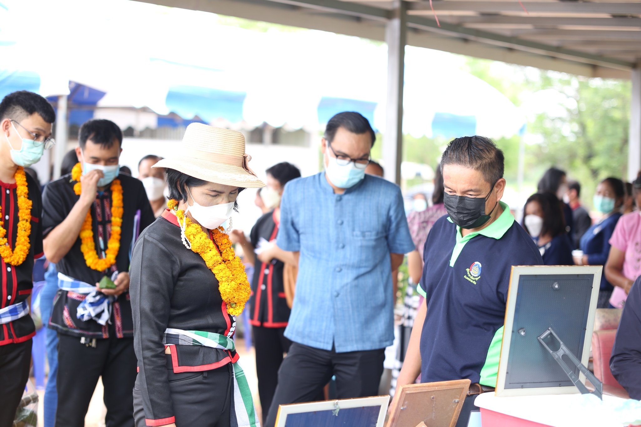พช.สกลนคร : ดำเนินการ คัดสรรหมู่บ้านเศรษฐกิจพอเพียง”อยู่เย็น เป็นสุข” กิจกรรมพัฒนาชุมชนดีเด่น และกิจกรรมเชิดชูเกียรติ “คนกองทุนพัฒนาบทบาทสตรี” ดีเด่น ประจำปี 2565