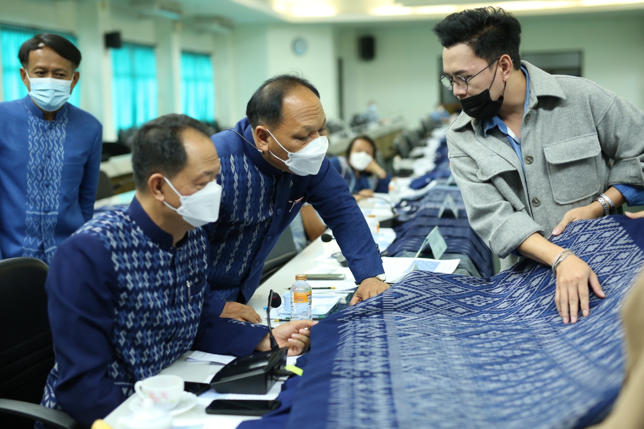 จังหวัดสกลนคร : จัดประกวดลายผ้าย้อมครามประจำจังหวัดสกลนคร “สืบสาน อนุรักษ์ศิลป์ผ้าถิ่นไทย ดำรงไว้ในแผ่นดิน” ประจำปี 2565
