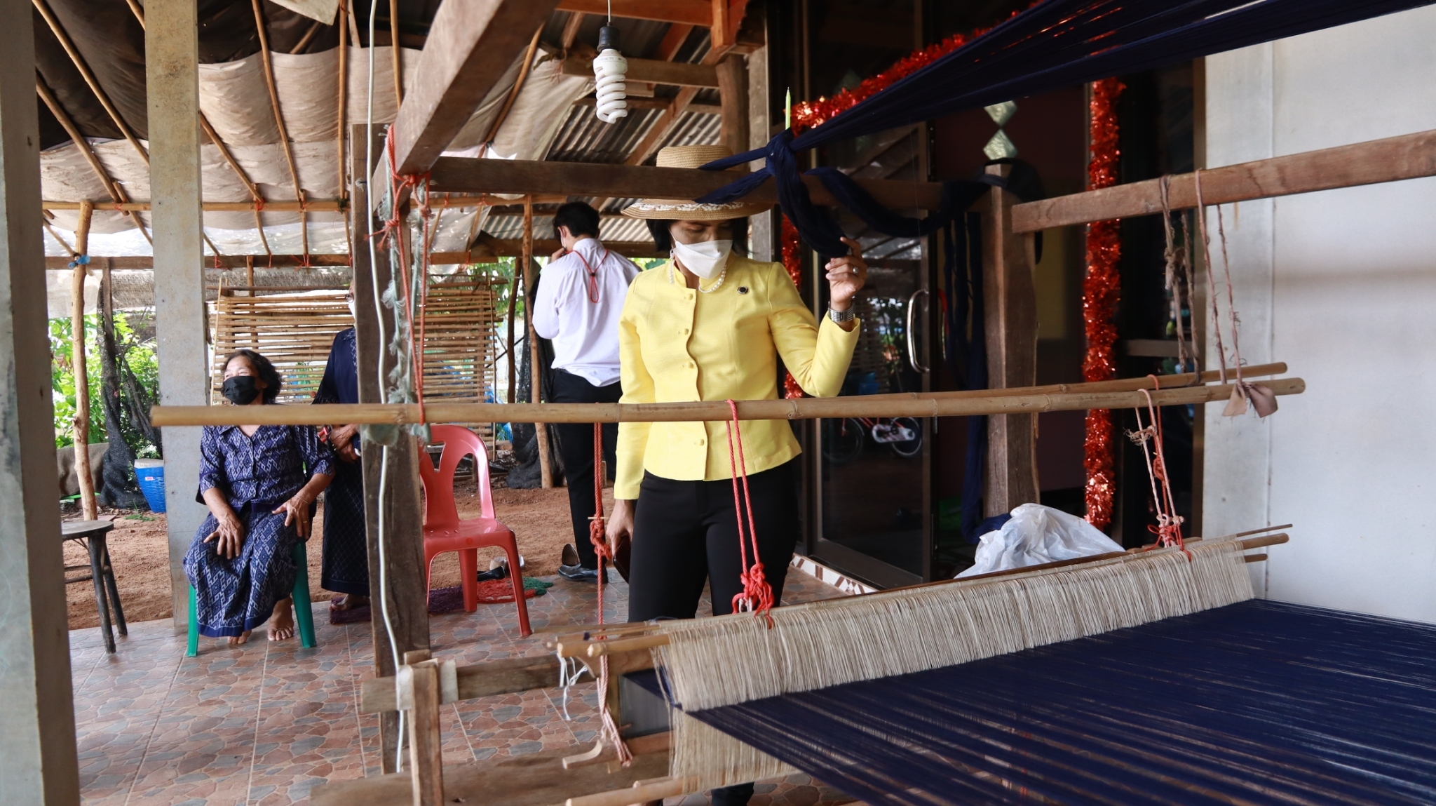 พช.สกลนคร : ดำเนินการคัดสรร หมู่บ้านเศรษฐกิจพอเพียง”อยู่เย็น เป็นสุข” กิจกรรมพัฒนาชุมชนดีเด่น และกิจกรรมเชิดชูเกียรติ “คนกองทุนพัฒนาบทบาทสตรี” ดีเด่น ประจำปี 2565