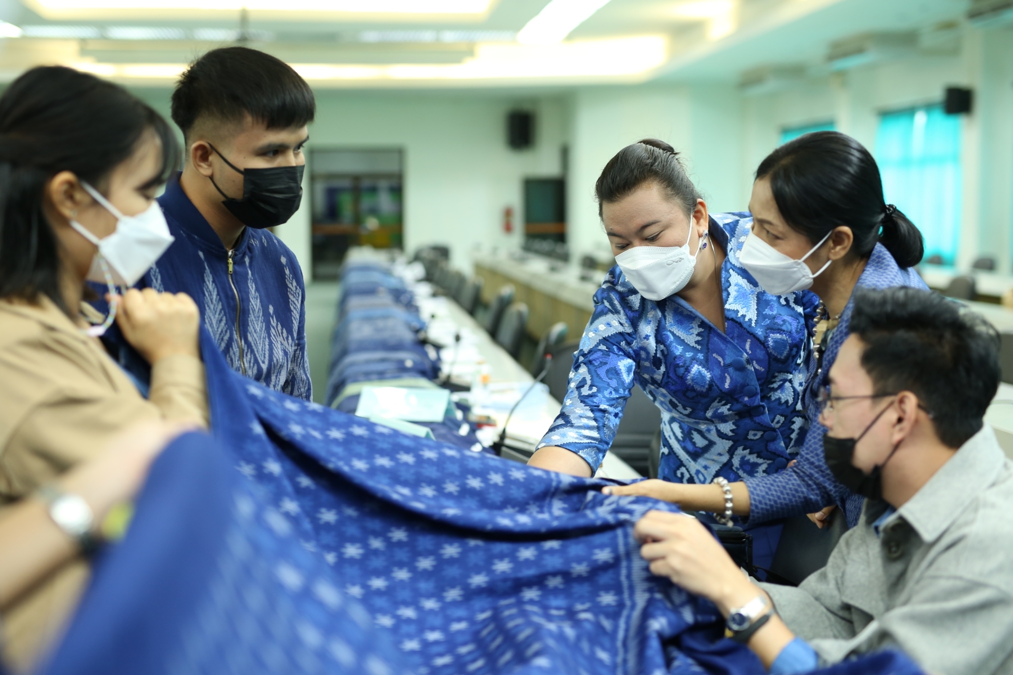 จังหวัดสกลนคร : จัดประกวดลายผ้าย้อมครามประจำจังหวัดสกลนคร “สืบสาน อนุรักษ์ศิลป์ผ้าถิ่นไทย ดำรงไว้ในแผ่นดิน” ประจำปี 2565