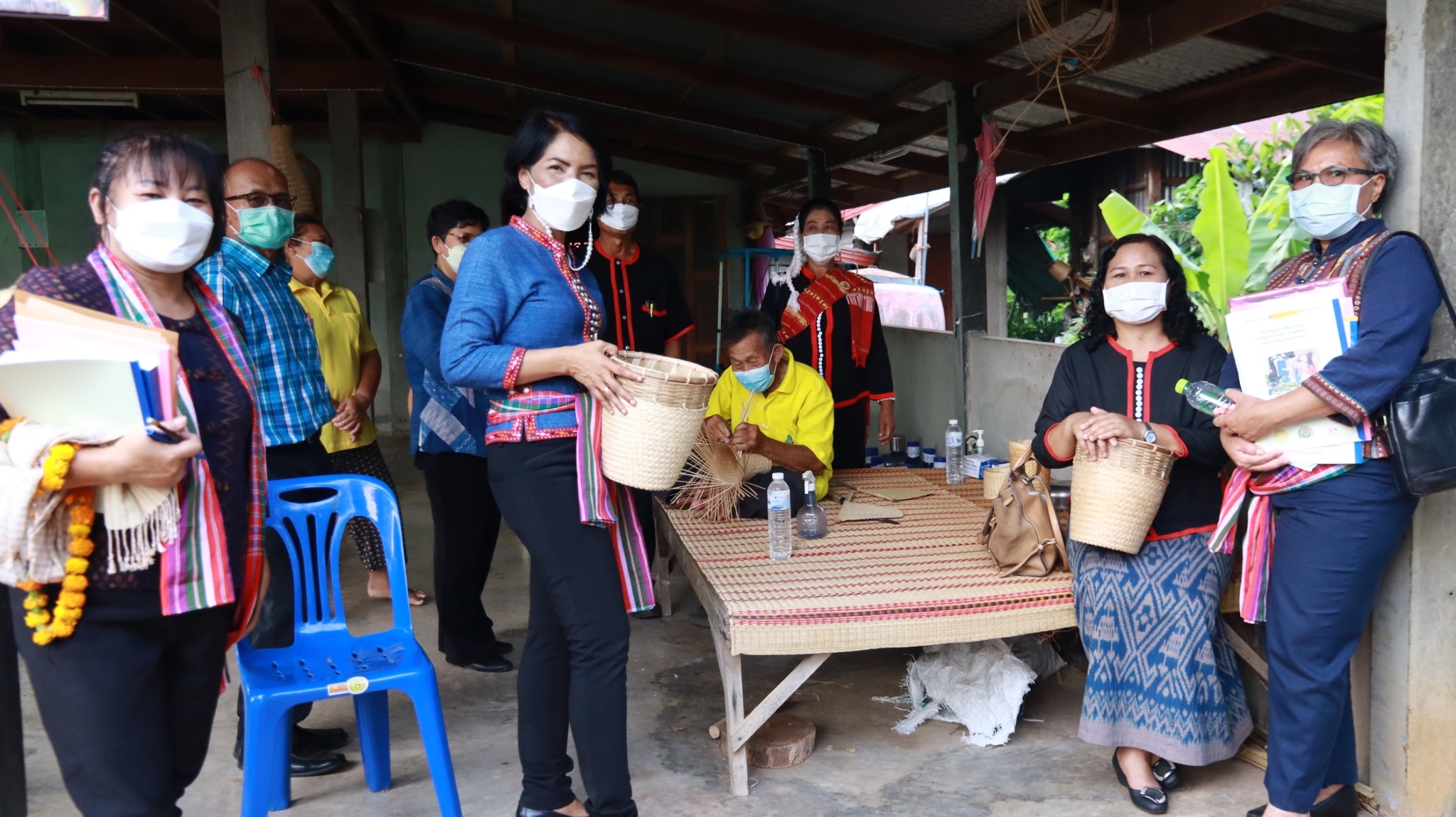 พช.สกลนคร : ดำเนินการ คัดสรรหมู่บ้านเศรษฐกิจพอเพียง”อยู่เย็น เป็นสุข” กิจกรรมพัฒนาชุมชนดีเด่น และกิจกรรมเชิดชูเกียรติ  “คนกองทุนพัฒนาบทบาทสตรี” ดีเด่น ประจำปี 2565