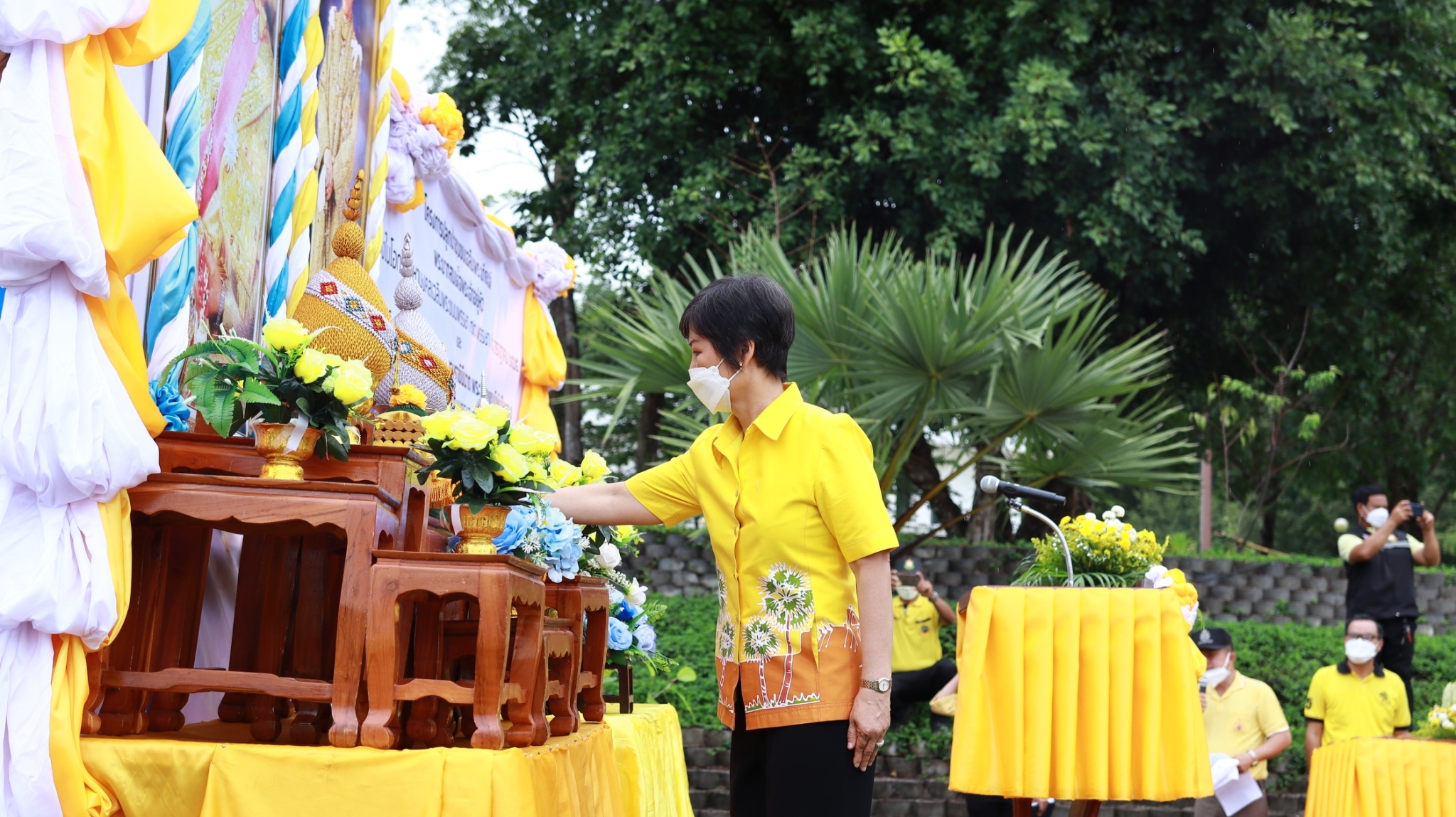 จังหวัดสกลนคร : KICK OFF โครงการปลูกป่าชุมชนเฉลิมพระเกียรติ พระบาทสมเด็จพระเจ้าอยู่หัว เนื่องในโอกาสมหามงคลเฉลิมพระชนมพรรษา 70 พรรษา 28 กรกฎาคม 2565 และ สมเด็จพระนางเจ้าสิริกิติ์ พระบรมราชินีนาถ พระบรมราชชนนีพันปีหลวง เนื่องในโอกาสมหามงคลเฉลิมพระชนมพรรษา 90 พรรษา 12 สิงหาคม 2565 และ โครงการ “ปลูกป่าในใจคน” ขยายผลการท่องเที่ยวโดยชุมชนตามรอยองค์หลวงปู่มั่น ภูริทัตโต