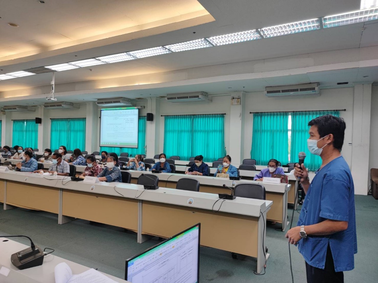 พช.สกลนคร : จัดประชุมผู้ผลิตผู้ประกอบการ OTOP จังหวัดสกลนคร เพื่อพิจารณาเข้าร่วมงาน OTOP Midyear 2022