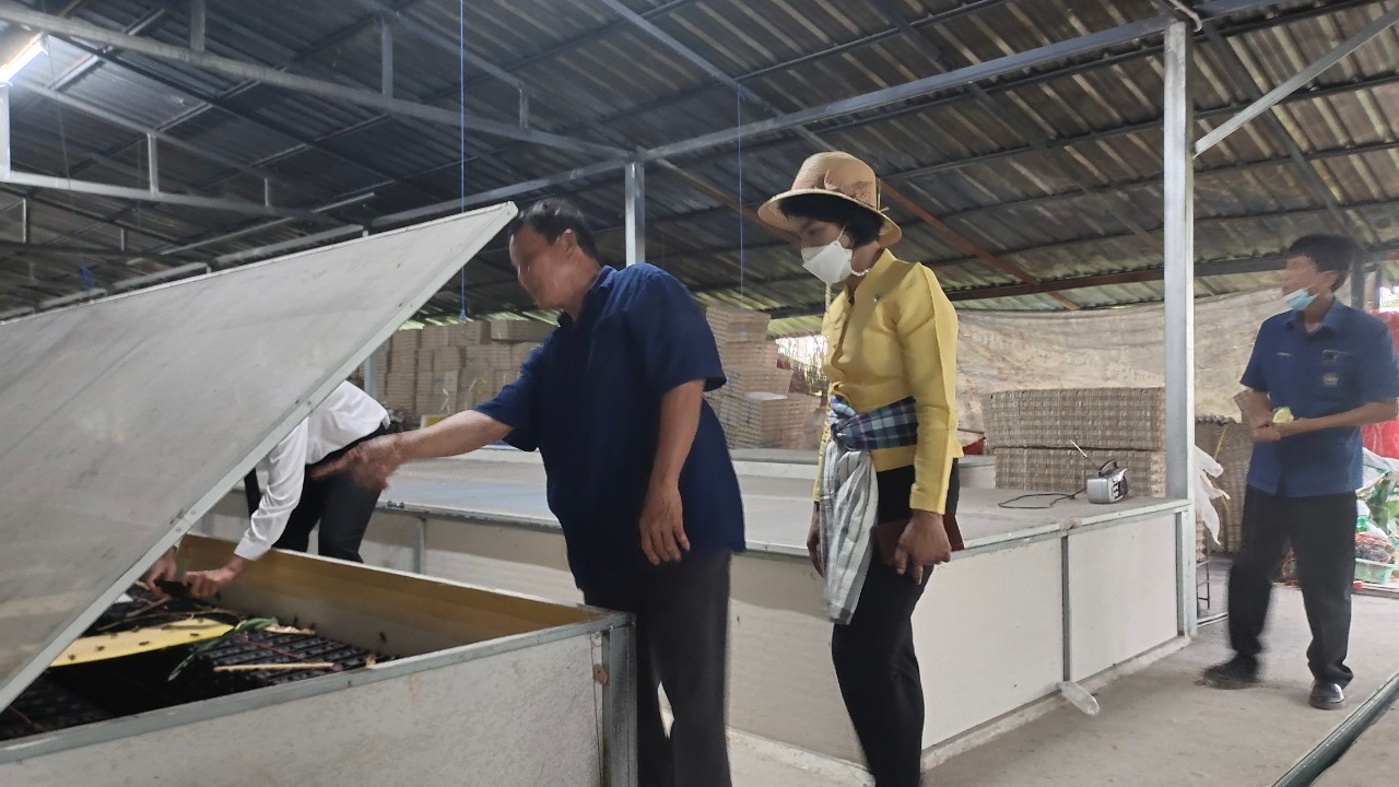 พช.สกลนคร : ดำเนินการคัดสรร หมู่บ้านเศรษฐกิจพอเพียง”อยู่เย็น เป็นสุข” กิจกรรมพัฒนาชุมชนดีเด่น และกิจกรรมเชิดชูเกียรติ “คนกองทุนพัฒนาบทบาทสตรี” ดีเด่น ประจำปี 2565