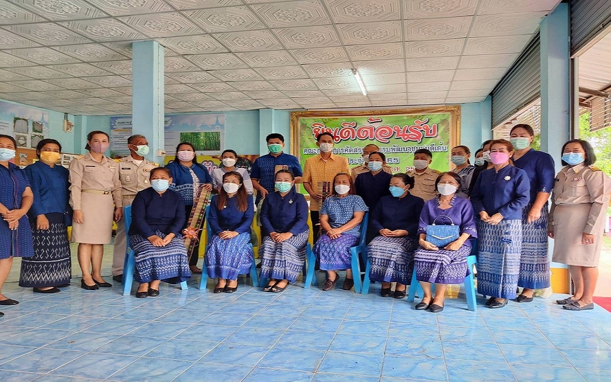 พช.สกลนคร : ดำเนินการ คัดสรรหมู่บ้านเศรษฐกิจพอเพียง”อยู่เย็น เป็นสุข” กิจกรรมพัฒนาชุมชนดีเด่น และกิจกรรมเชิดชูเกียรติ  “คนกองทุนพัฒนาบทบาทสตรี” ดีเด่น ประจำปี 2565