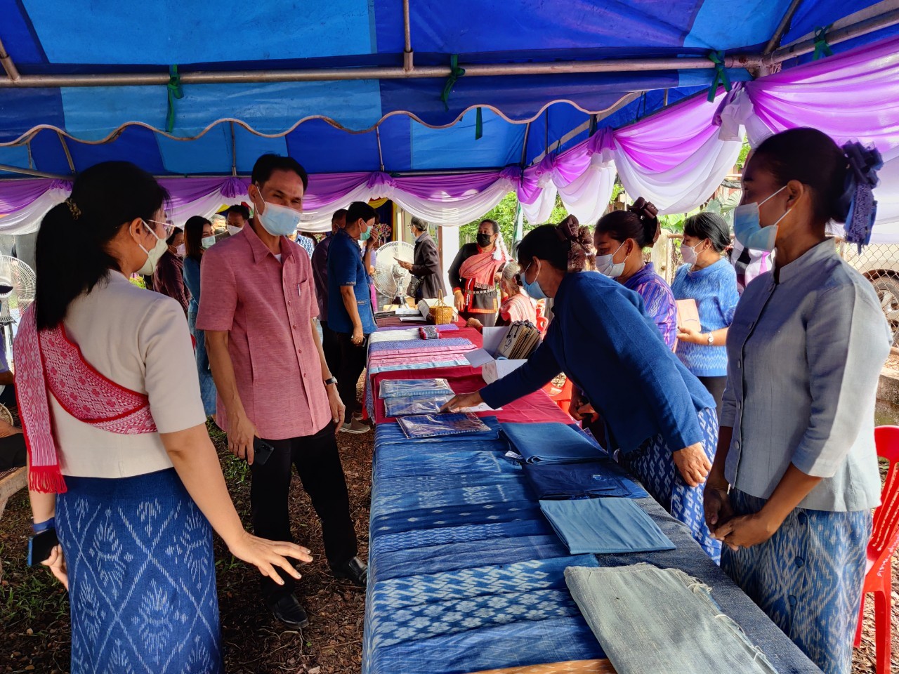 พช.สกลนคร : ดำเนินการ คัดสรรหมู่บ้านเศรษฐกิจพอเพียง”อยู่เย็น เป็นสุข” กิจกรรมพัฒนาชุมชนดีเด่น และกิจกรรมเชิดชูเกียรติ “คนกองทุนพัฒนาบทบาทสตรี” ดีเด่น ประจำปี 2565