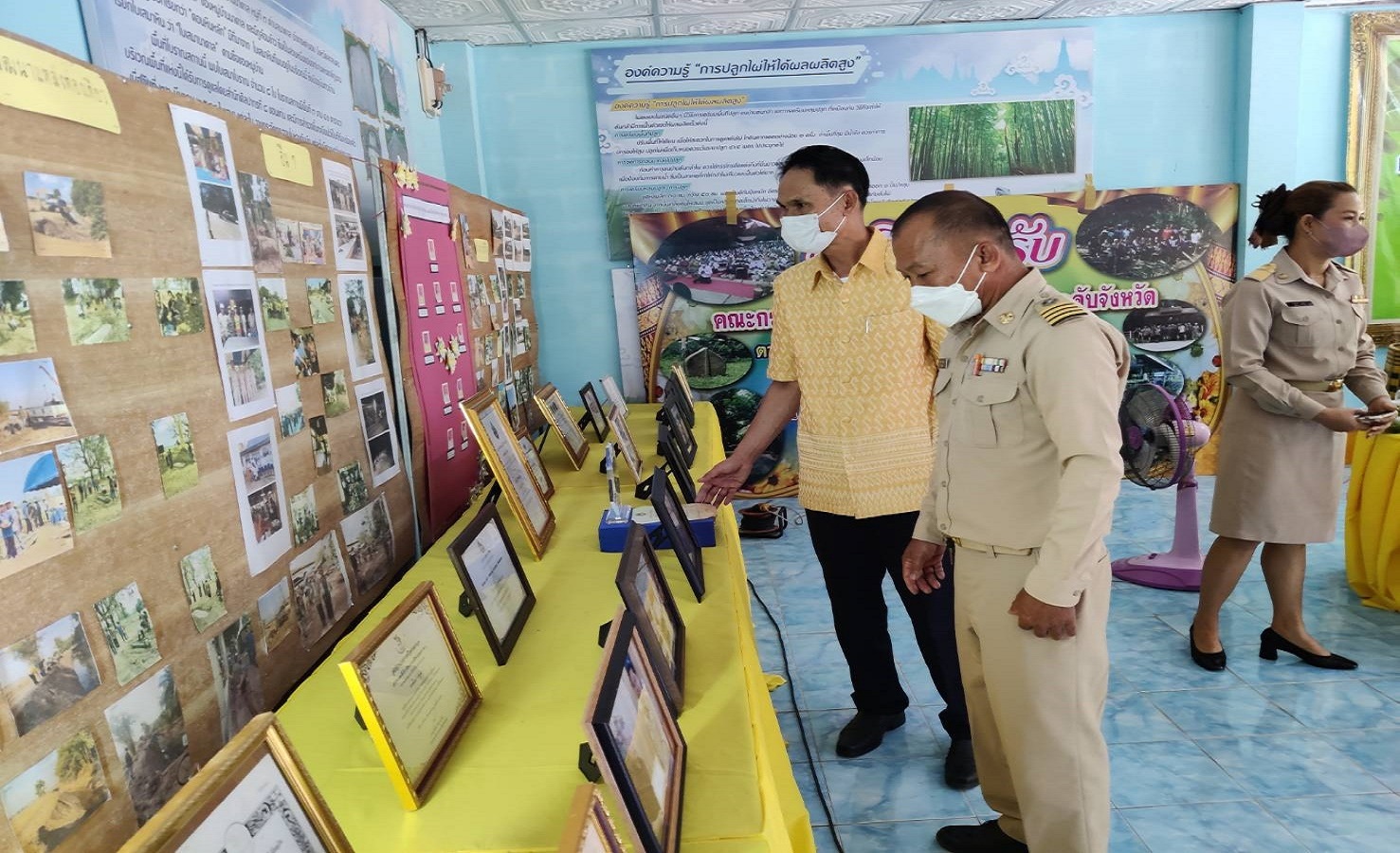 พช.สกลนคร : ดำเนินการ คัดสรรหมู่บ้านเศรษฐกิจพอเพียง”อยู่เย็น เป็นสุข” กิจกรรมพัฒนาชุมชนดีเด่น และกิจกรรมเชิดชูเกียรติ  “คนกองทุนพัฒนาบทบาทสตรี” ดีเด่น ประจำปี 2565