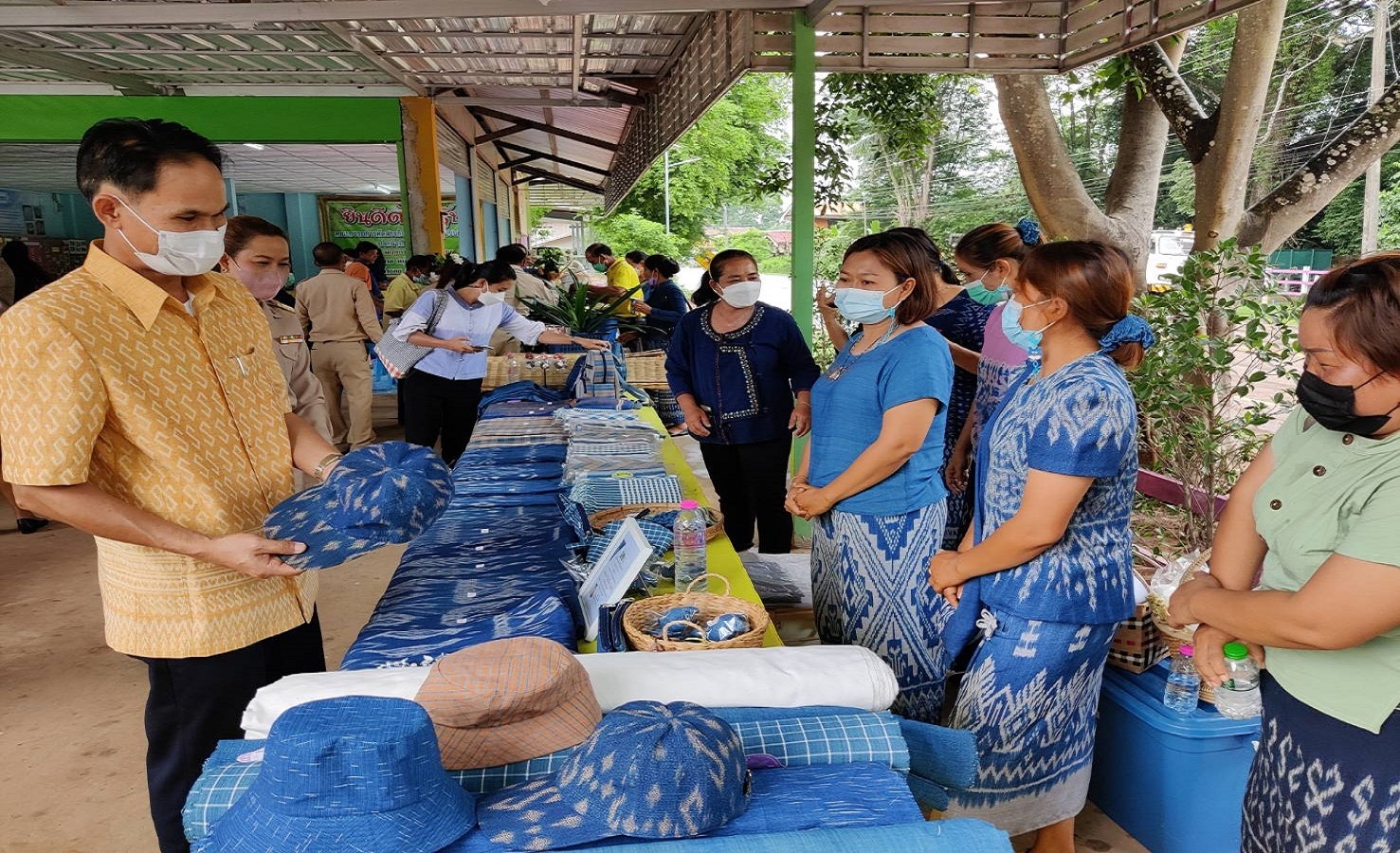 พช.สกลนคร : ดำเนินการ คัดสรรหมู่บ้านเศรษฐกิจพอเพียง”อยู่เย็น เป็นสุข” กิจกรรมพัฒนาชุมชนดีเด่น และกิจกรรมเชิดชูเกียรติ  “คนกองทุนพัฒนาบทบาทสตรี” ดีเด่น ประจำปี 2565