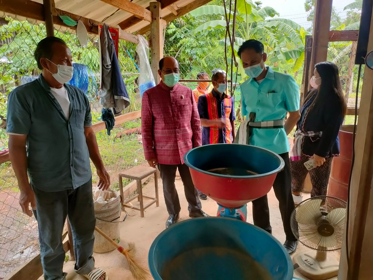 พช.สกลนคร : ดำเนินการคัดสรร หมู่บ้านเศรษฐกิจพอเพียง”อยู่เย็น เป็นสุข” กิจกรรมพัฒนาชุมชนดีเด่น และกิจกรรมเชิดชูเกียรติ “คนกองทุนพัฒนาบทบาทสตรี” ดีเด่น ประจำปี 2565