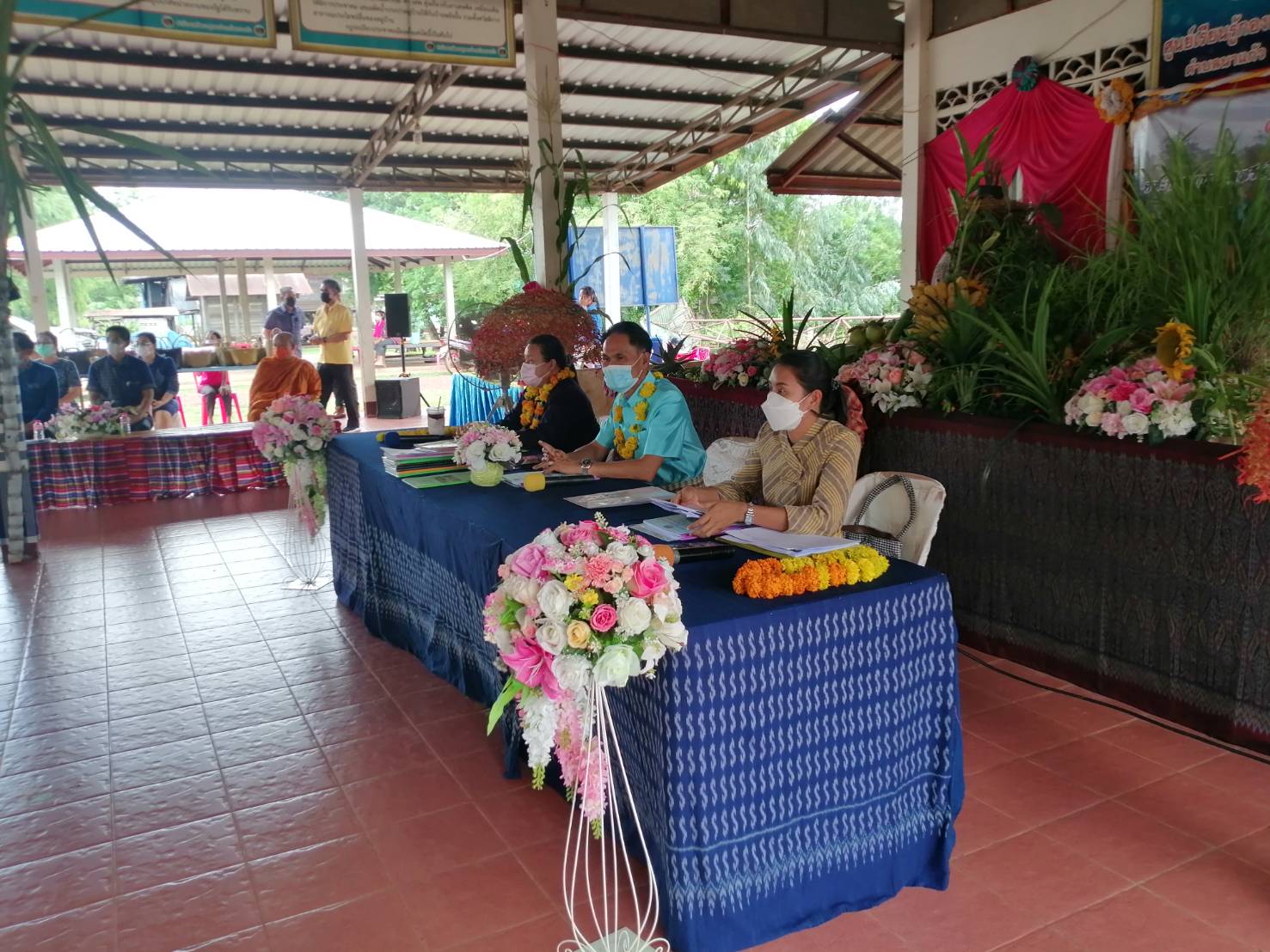พช.สกลนคร : ดำเนินการคัดสรร หมู่บ้านเศรษฐกิจพอเพียง”อยู่เย็น เป็นสุข” กิจกรรมพัฒนาชุมชนดีเด่น และกิจกรรมเชิดชูเกียรติ “คนกองทุนพัฒนาบทบาทสตรี” ดีเด่น ประจำปี 2565