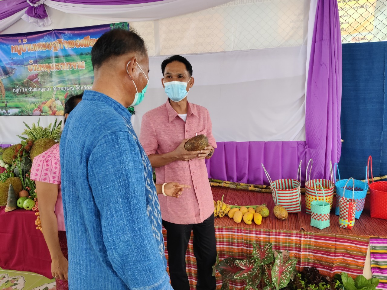 พช.สกลนคร : ดำเนินการ คัดสรรหมู่บ้านเศรษฐกิจพอเพียง”อยู่เย็น เป็นสุข” กิจกรรมพัฒนาชุมชนดีเด่น และกิจกรรมเชิดชูเกียรติ “คนกองทุนพัฒนาบทบาทสตรี” ดีเด่น ประจำปี 2565