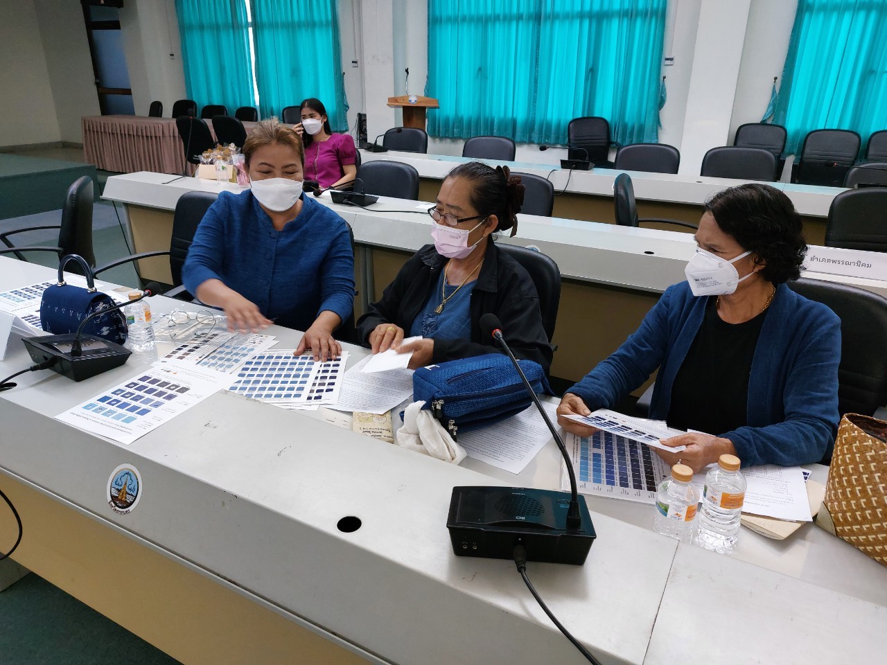 พช.สกลนคร : จัดประชุมผู้ผลิตผู้ประกอบการ OTOP จังหวัดสกลนคร เพื่อพิจารณาเข้าร่วมงาน OTOP Midyear 2022
