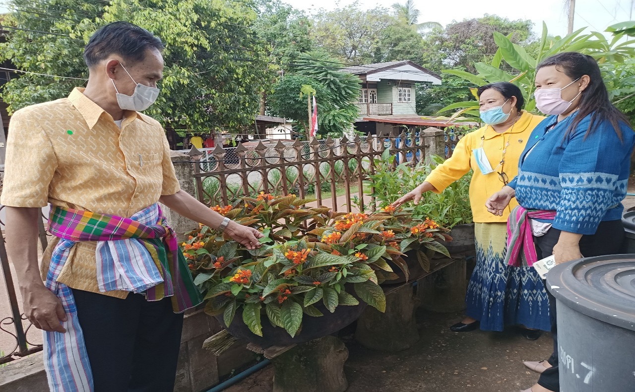 พช.สกลนคร : ดำเนินการ คัดสรรหมู่บ้านเศรษฐกิจพอเพียง”อยู่เย็น เป็นสุข” กิจกรรมพัฒนาชุมชนดีเด่น และกิจกรรมเชิดชูเกียรติ  “คนกองทุนพัฒนาบทบาทสตรี” ดีเด่น ประจำปี 2565