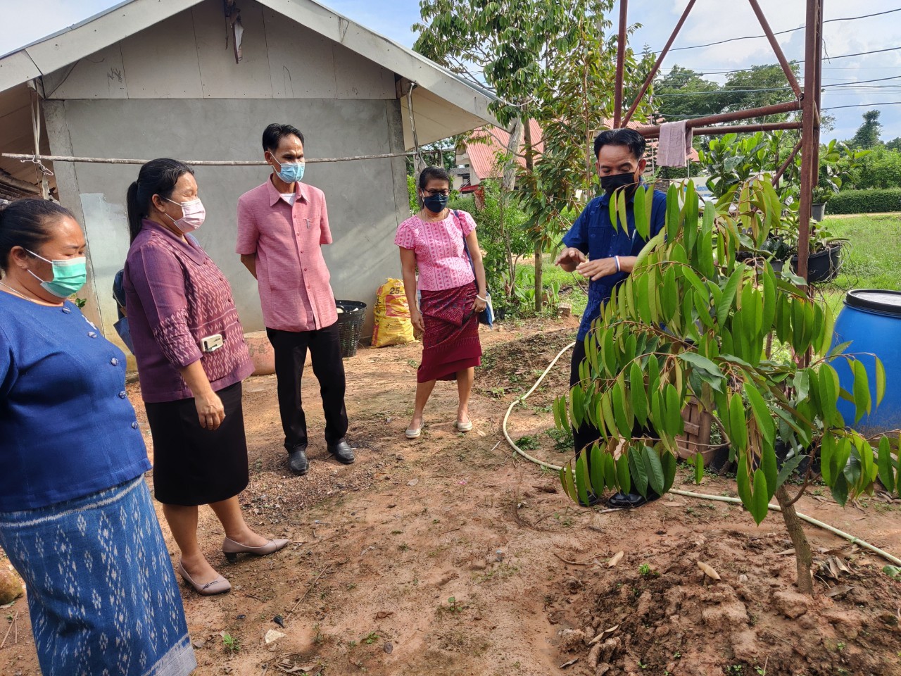 พช.สกลนคร : ดำเนินการ คัดสรรหมู่บ้านเศรษฐกิจพอเพียง”อยู่เย็น เป็นสุข” กิจกรรมพัฒนาชุมชนดีเด่น และกิจกรรมเชิดชูเกียรติ “คนกองทุนพัฒนาบทบาทสตรี” ดีเด่น ประจำปี 2565