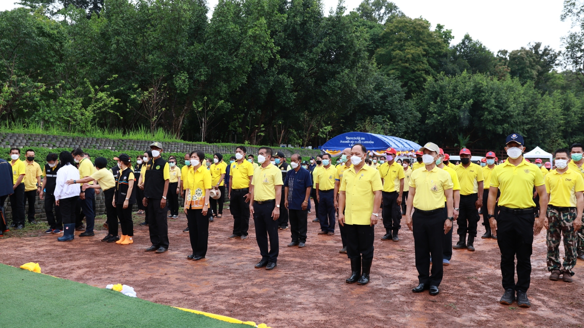 จังหวัดสกลนคร : KICK OFF โครงการปลูกป่าชุมชนเฉลิมพระเกียรติ พระบาทสมเด็จพระเจ้าอยู่หัว เนื่องในโอกาสมหามงคลเฉลิมพระชนมพรรษา 70 พรรษา 28 กรกฎาคม 2565 และ สมเด็จพระนางเจ้าสิริกิติ์ พระบรมราชินีนาถ พระบรมราชชนนีพันปีหลวง เนื่องในโอกาสมหามงคลเฉลิมพระชนมพรรษา 90 พรรษา 12 สิงหาคม 2565 และ โครงการ “ปลูกป่าในใจคน” ขยายผลการท่องเที่ยวโดยชุมชนตามรอยองค์หลวงปู่มั่น ภูริทัตโต