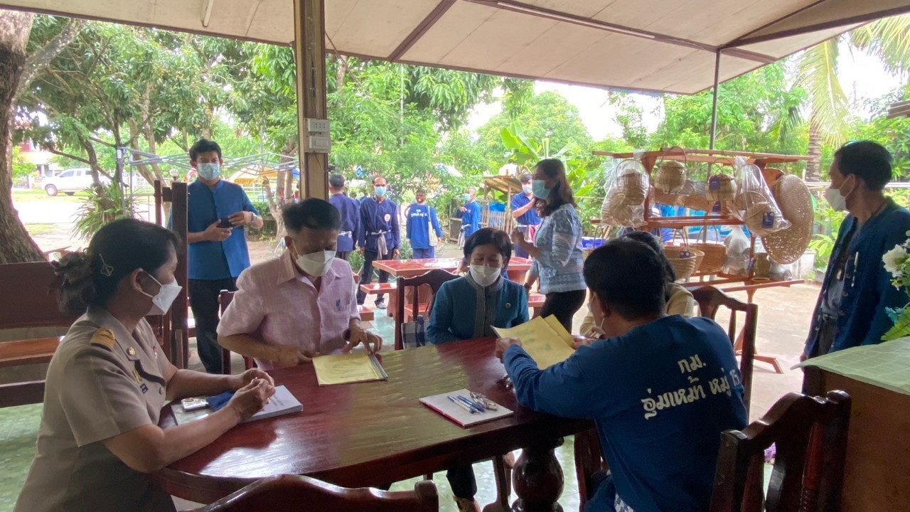 พช.สกลนคร : ดำเนินการ คัดสรรหมู่บ้านเศรษฐกิจพอเพียง”อยู่เย็น เป็นสุข” กิจกรรมพัฒนาชุมชนดีเด่น และกิจกรรมเชิดชูเกียรติ  “คนกองทุนพัฒนาบทบาทสตรี” ดีเด่น ประจำปี 2565