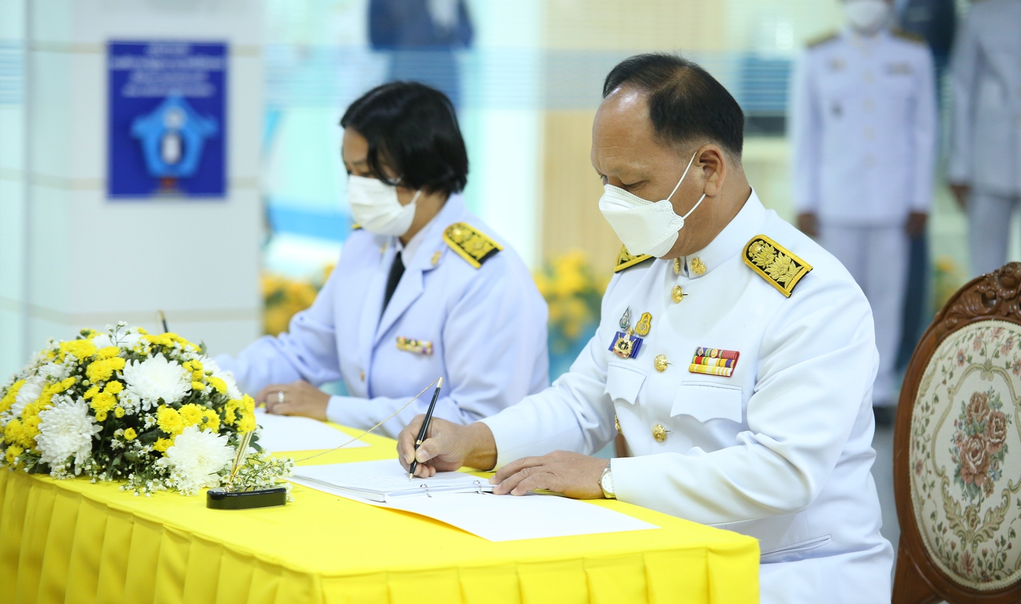 จังหวัดสกลนคร : จัดพิธีลงนามถวายพระพรชัยมงคล และกิจกรรมจิตอาสาพัฒนา เนื่องในโอกาสวันฉัตรมงคล 4 พฤษภาคม 2565