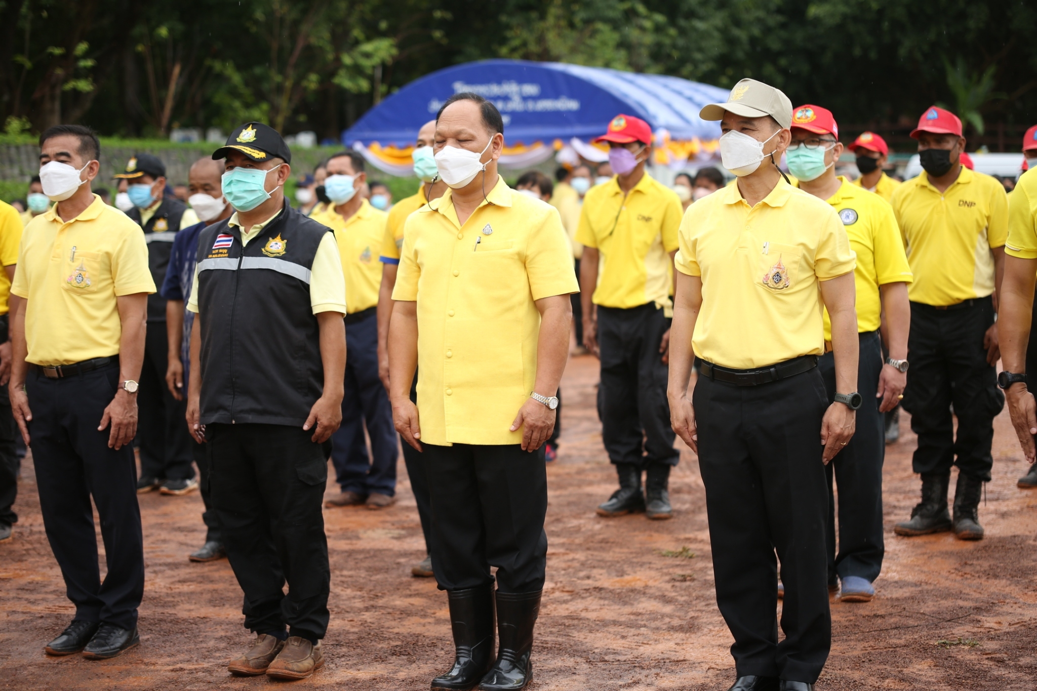 จังหวัดสกลนคร : KICK OFF โครงการปลูกป่าชุมชนเฉลิมพระเกียรติ พระบาทสมเด็จพระเจ้าอยู่หัว เนื่องในโอกาสมหามงคลเฉลิมพระชนมพรรษา 70 พรรษา 28 กรกฎาคม 2565 และ สมเด็จพระนางเจ้าสิริกิติ์ พระบรมราชินีนาถ พระบรมราชชนนีพันปีหลวง เนื่องในโอกาสมหามงคลเฉลิมพระชนมพรรษา 90 พรรษา 12 สิงหาคม 2565 และ โครงการ “ปลูกป่าในใจคน” ขยายผลการท่องเที่ยวโดยชุมชนตามรอยองค์หลวงปู่มั่น ภูริทัตโต