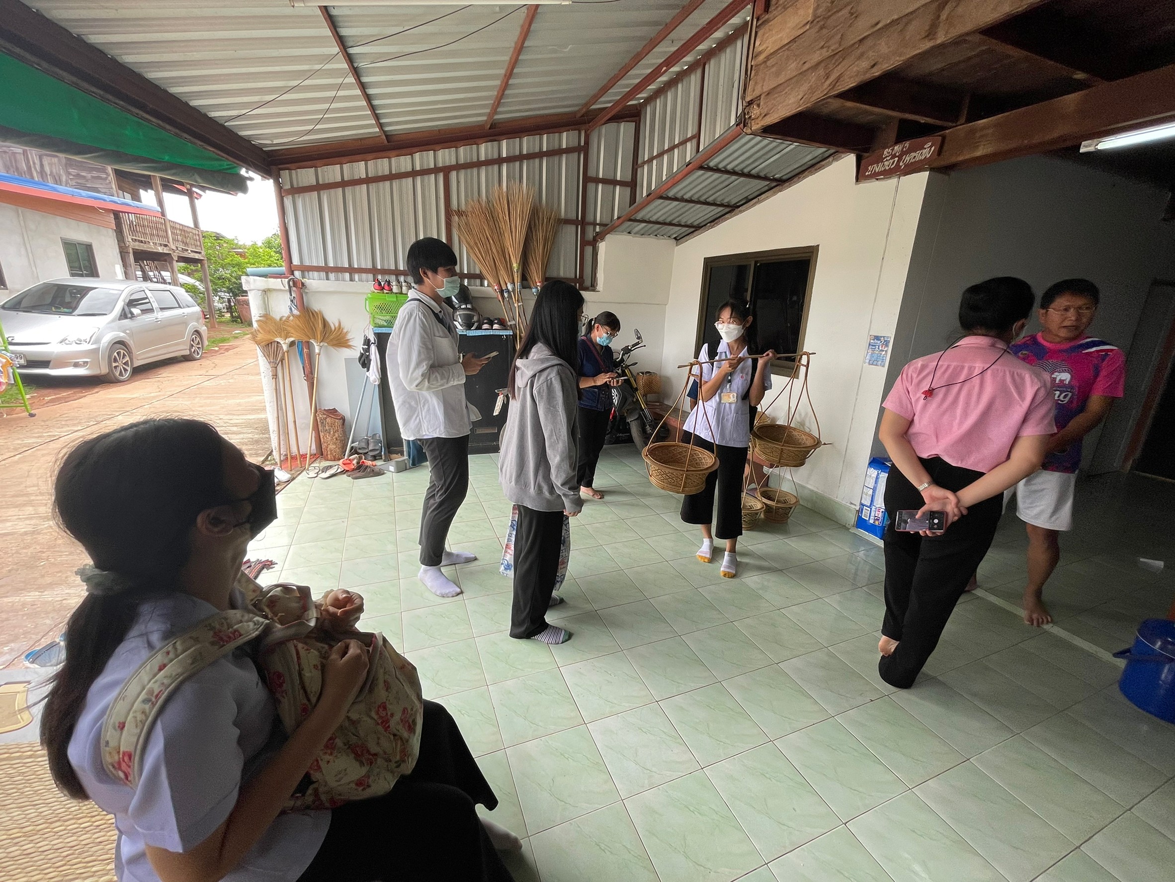 พช.สกลนคร : คณะกรรมการเครือข่ายองค์ความรู้ KBO จังหวัดสกลนคร ติดตามและสนับสนุนการพัฒนาผลิตภัณฑ์ OTOP ครั้งที่ 2