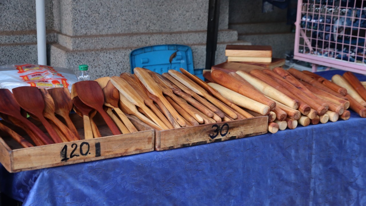 พช.สกลนคร : จัดตลาดนัดสินค้า OTOP สู้ภัยโควิด-19 ครั้งที่ 6