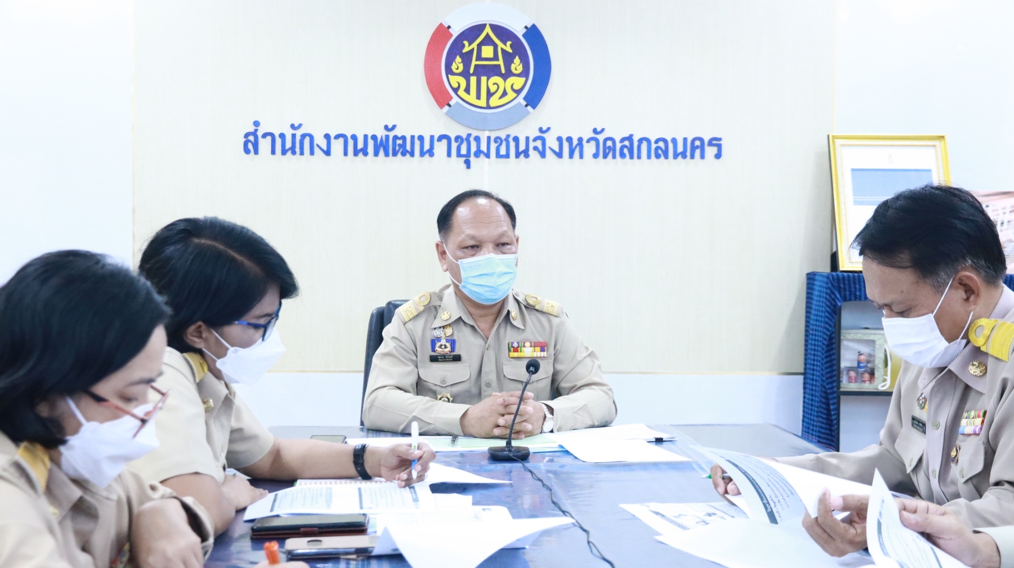 พช.สกลนคร : ร่วมประชุมติดตามการขับเคลื่อนการดำเนินงานขจัดความยากจนและพัฒนาคนทุกช่วงวัยอย่างยั่งยืนตามหลักปรัชญาของเศรษฐกิจพอเพียง