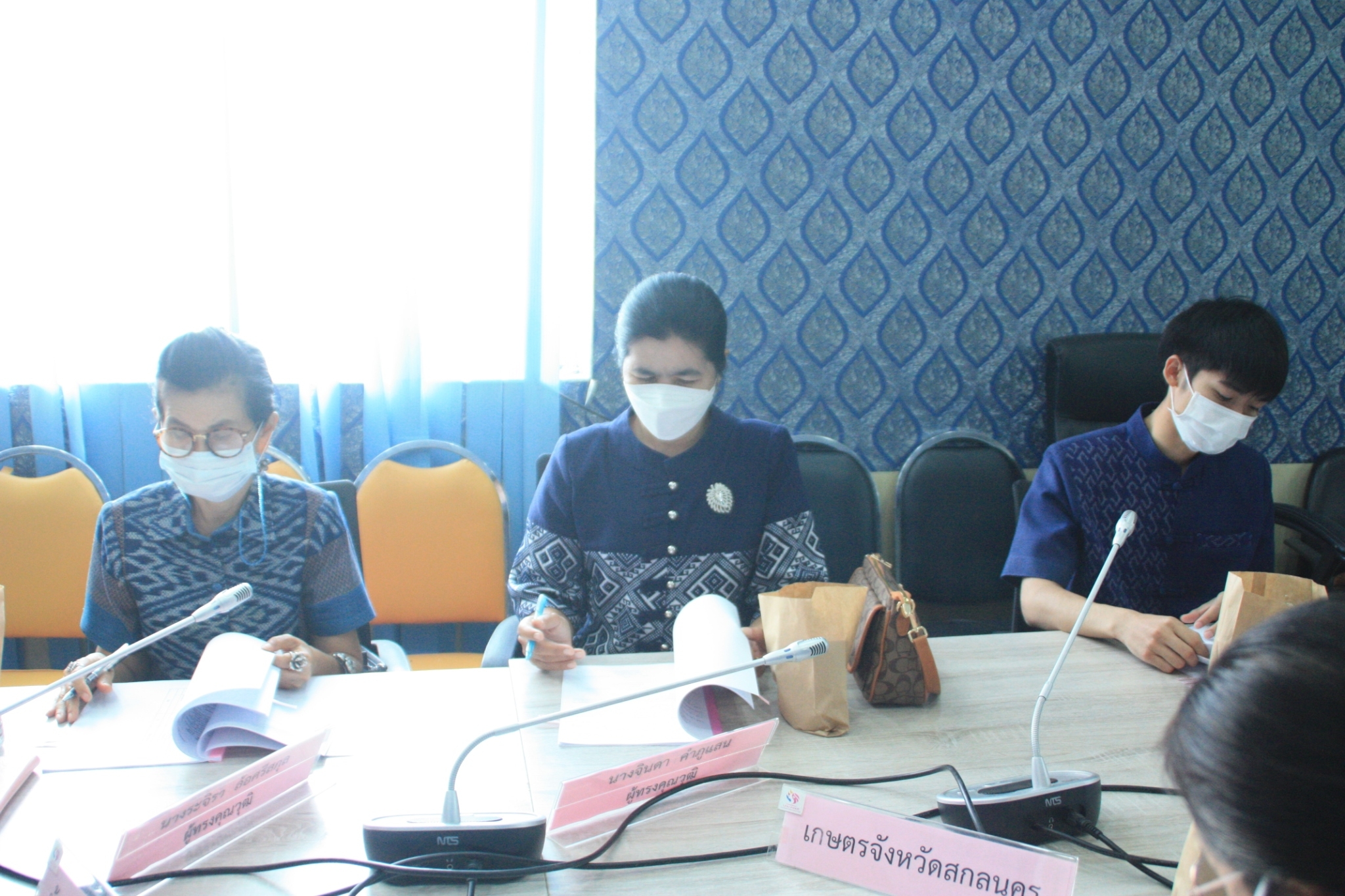จังหวัดสกลนคร : ประชุมคณะอนุกรรมการบริหารกองทุนพัฒนาบทบาทสตรีจังหวัดสกลนคร