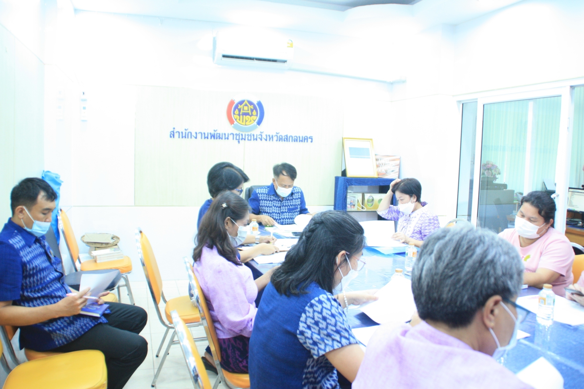 พช.สกลนคร : เตรียมความพร้อมในการคัดสรร หมู่บ้านเศรษฐกิจพอเพียง “อยู่เย็น เป็นสุข” และกิจกรรมพัฒนาชุมชนดีเด่นระดับจังหวัด ประจำปี 2565