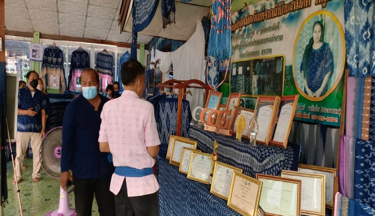 พช.สกลนคร : ดำเนินการ คัดสรรหมู่บ้านเศรษฐกิจพอเพียง”อยู่เย็น เป็นสุข” กิจกรรมพัฒนาชุมชนดีเด่น และกิจกรรมเชิดชูเกียรติ  “คนกองทุนพัฒนาบทบาทสตรี” ดีเด่น ประจำปี 2565