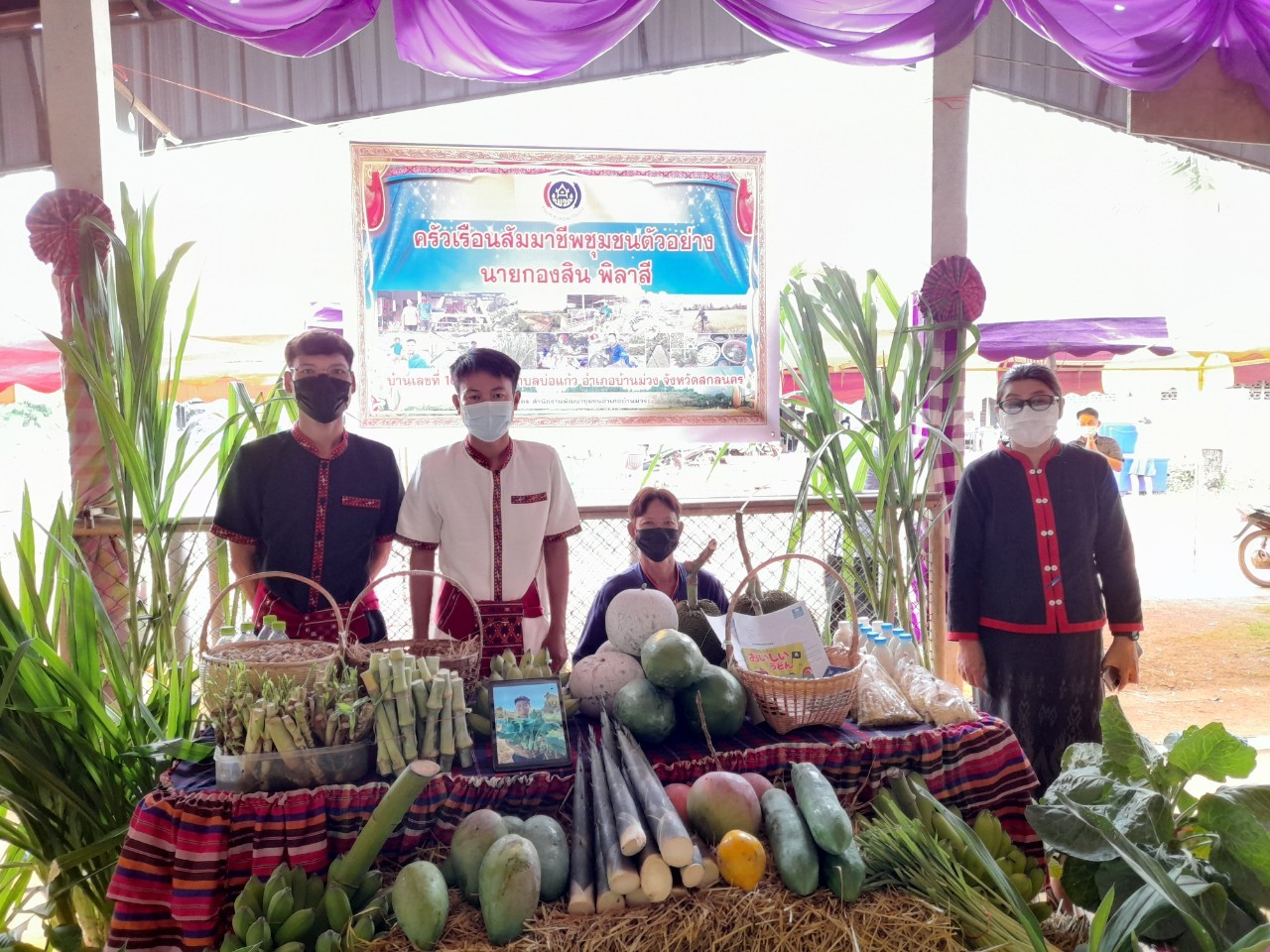 พช.สกลนคร : ดำเนินการ คัดสรรหมู่บ้านเศรษฐกิจพอเพียง”อยู่เย็น เป็นสุข” กิจกรรมพัฒนาชุมชนดีเด่น และกิจกรรมเชิดชูเกียรติ “คนกองทุนพัฒนาบทบาทสตรี” ดีเด่น ประจำปี 2565