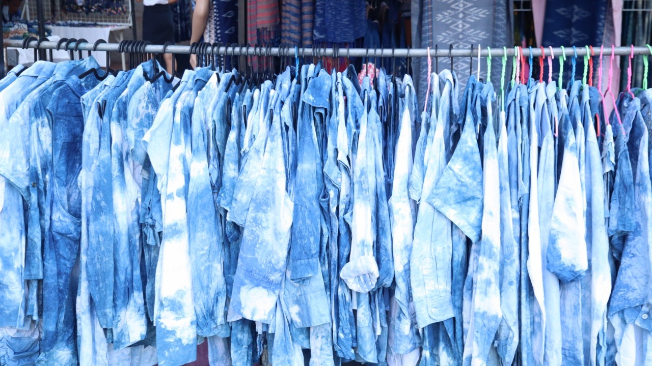พช.สกลนคร : จัดตลาดนัดสินค้า OTOP สู้ภัยโควิด-19 ครั้งที่ 6