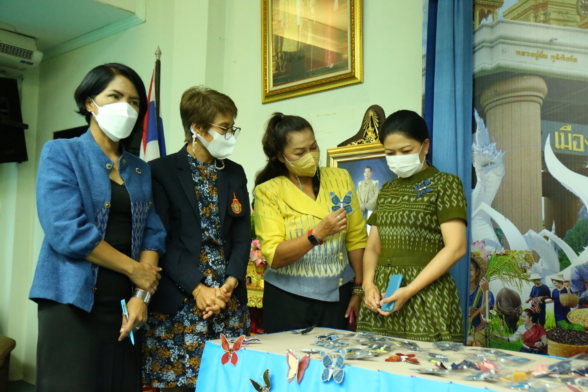 จังหวัดสกลนคร : คัดสรรผีเสื้อเพื่อประดับในนิทรรศการเฉลิมพระเกียรติสมเด็จพระนางเจ้าสิริกิติ์ พระบรมราชินีนาถ พระบรมราชชนนีพันปีหลวง