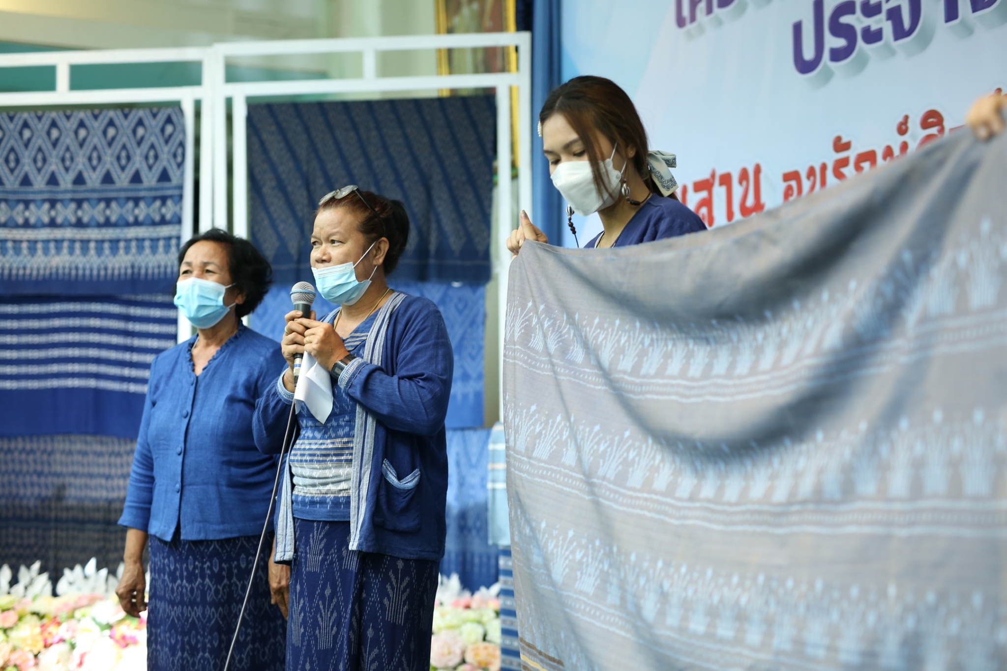 จังหวัดสกลนคร : จัดประกวดลายผ้าย้อมครามประจำจังหวัดสกลนคร “สืบสาน อนุรักษ์ศิลป์ผ้าถิ่นไทย ดำรงไว้ในแผ่นดิน” ประจำปี 2565
