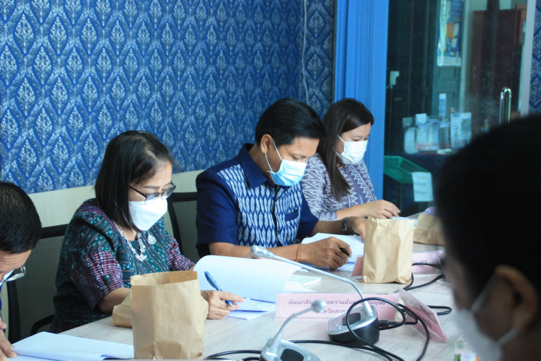 จังหวัดสกลนคร : ประชุมคณะอนุกรรมการบริหารกองทุนพัฒนาบทบาทสตรีจังหวัดสกลนคร